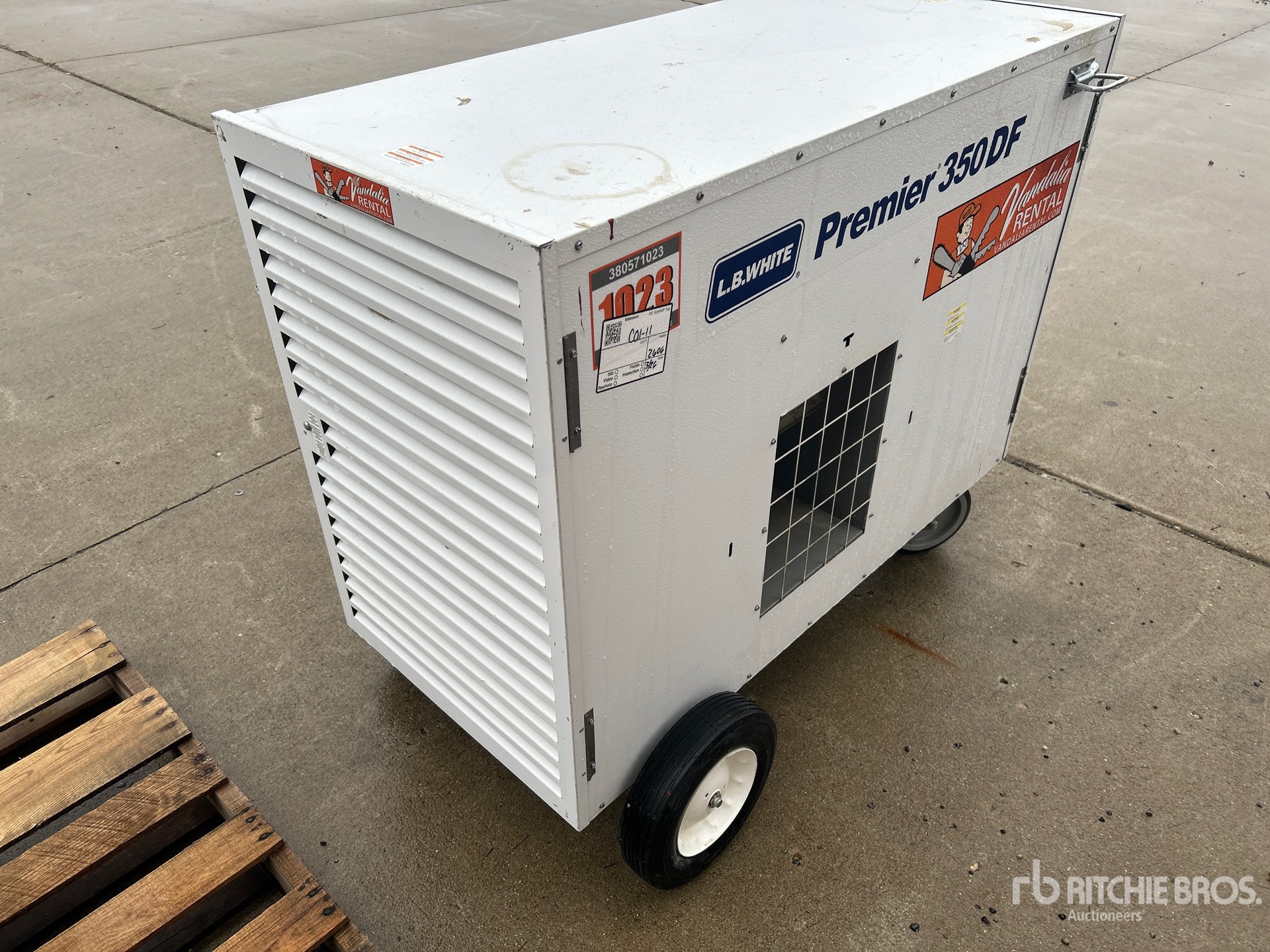 General Appearance with Picture, Right Front Corner