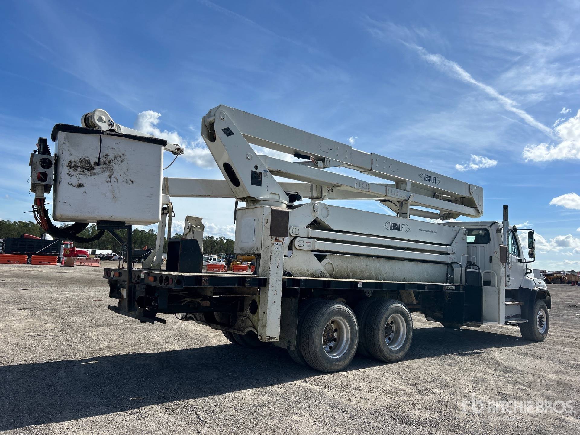 Aspect général with Image, coin arrière droit