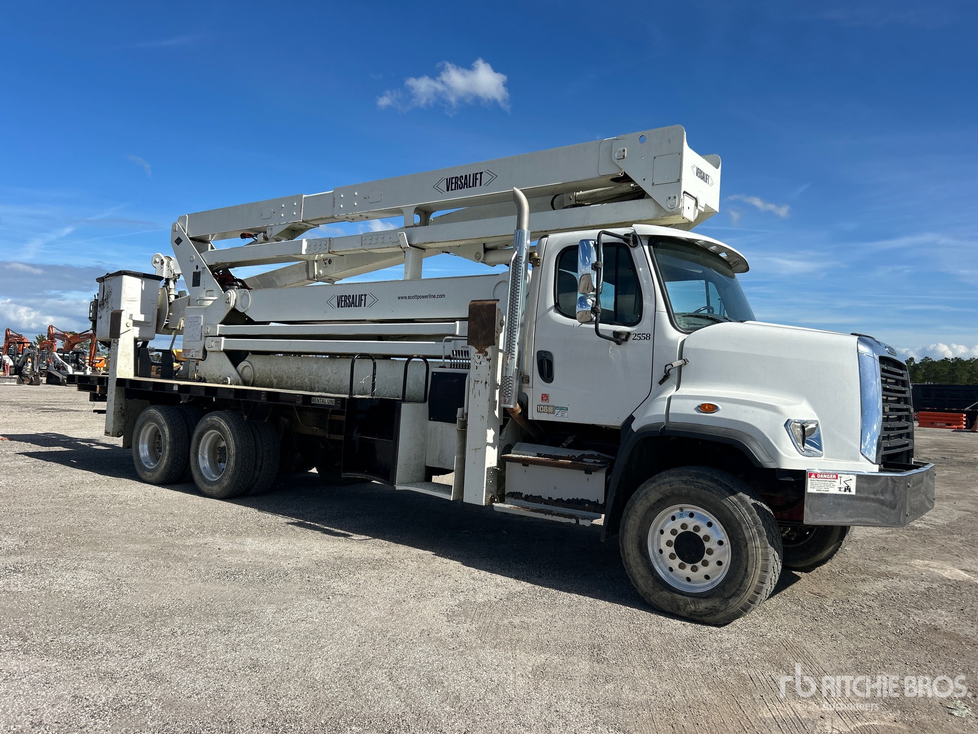 Aspect général with Image, coin avant droit