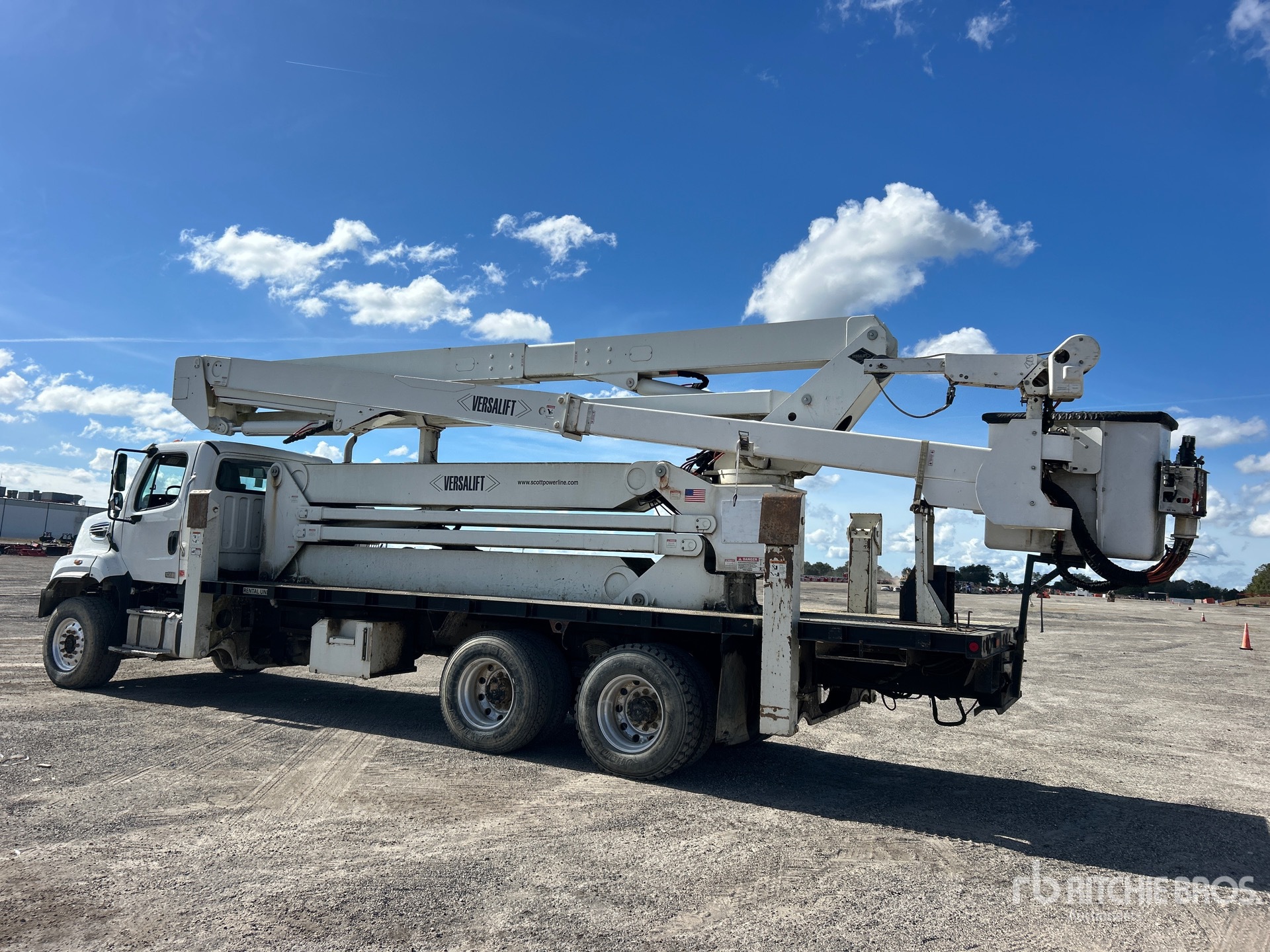 Aspect général with Image, coin arrière gauche