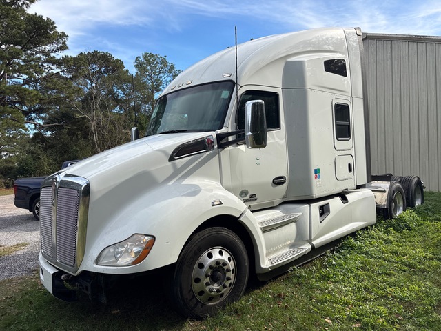 2020 Kenworth T680 6x4 T/A Sleeper Truck Tractor