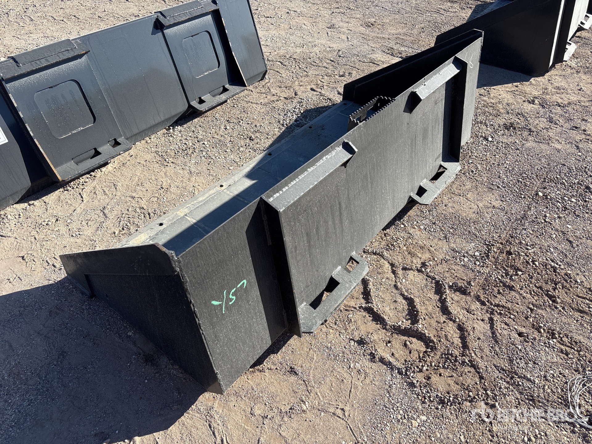 General Appearance with Bild, Ecke hinten links