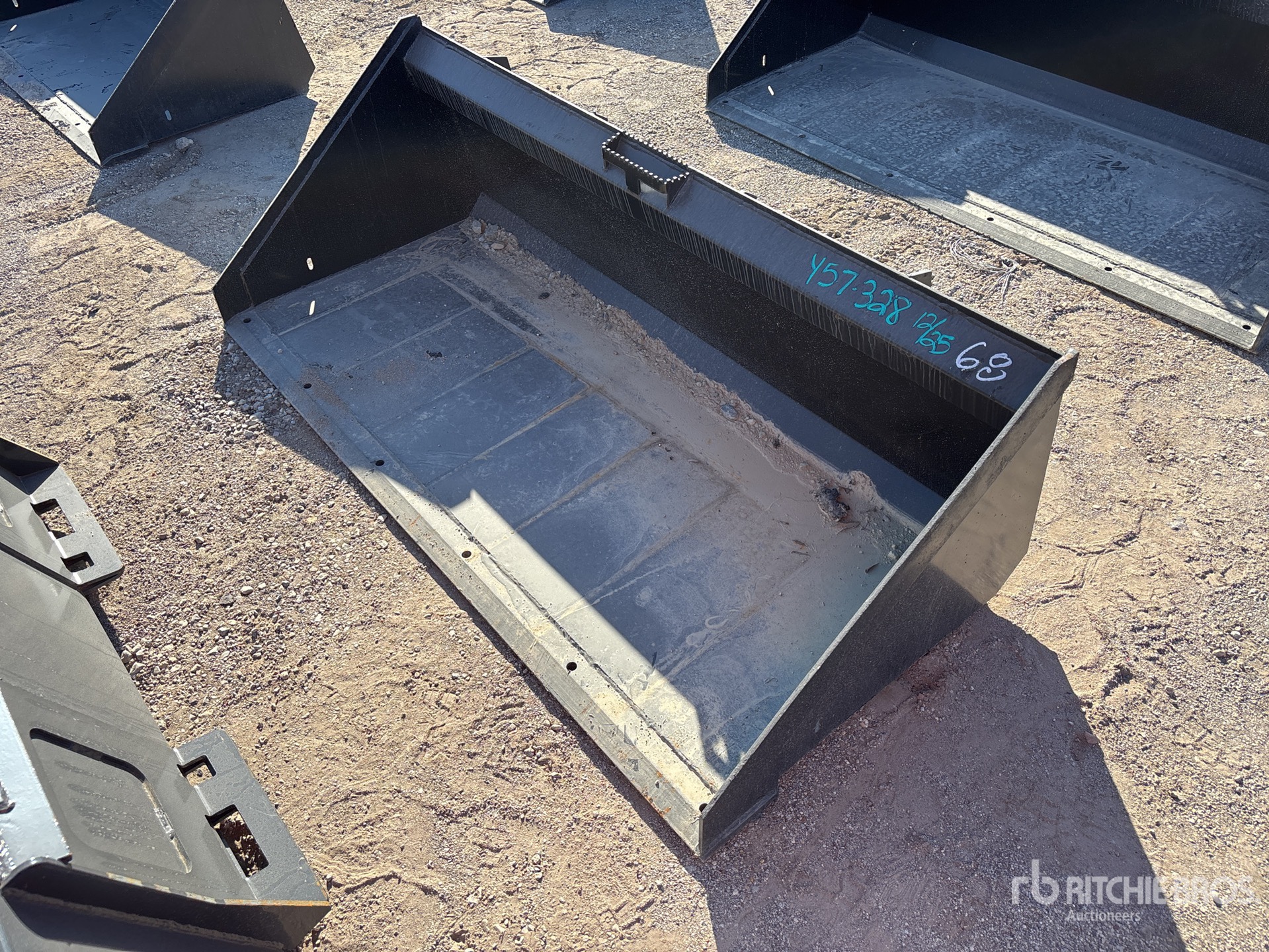 General Appearance with Bild, Ecke vorne links