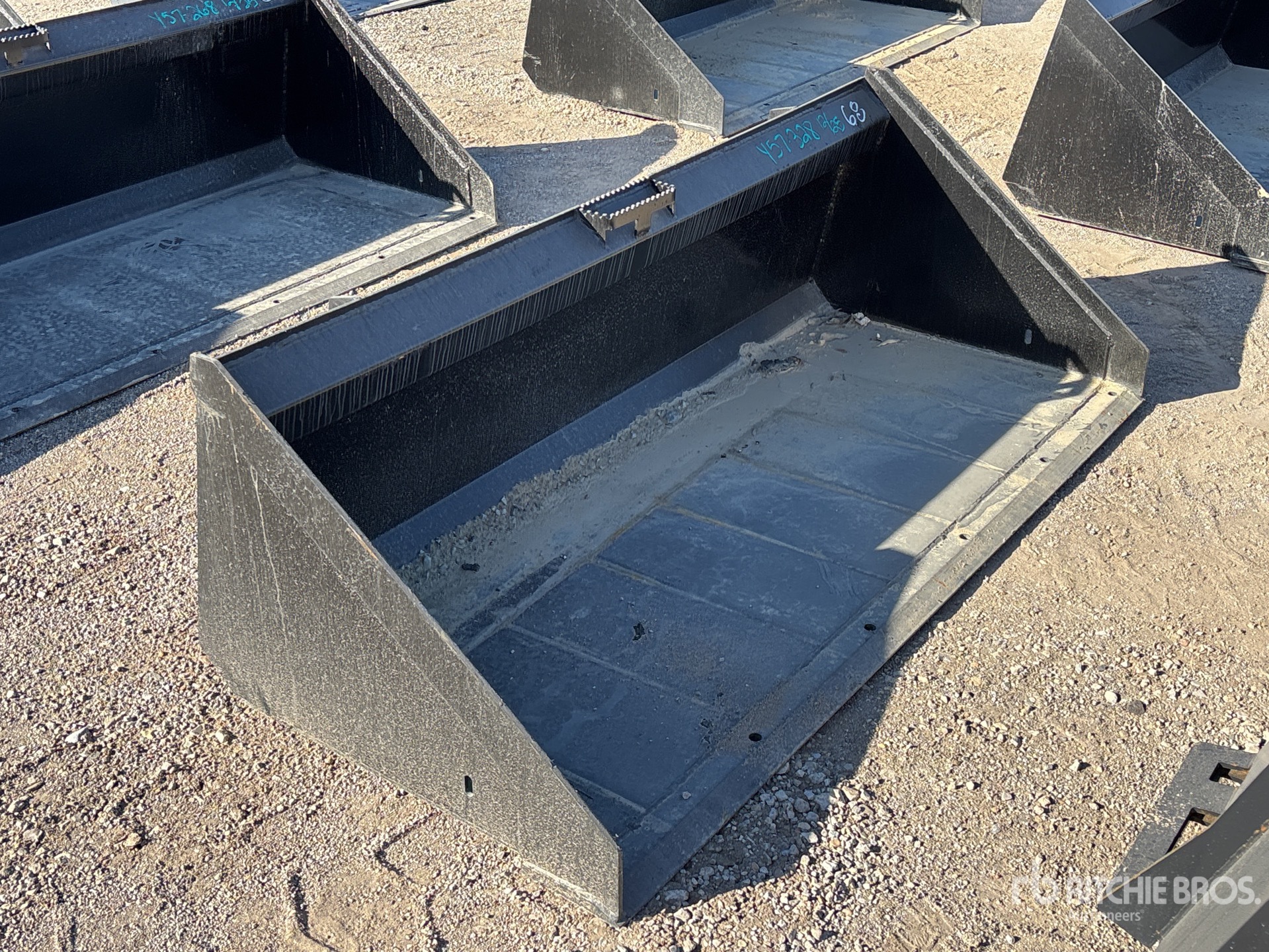 General Appearance with Bild, Ecke vorne rechts