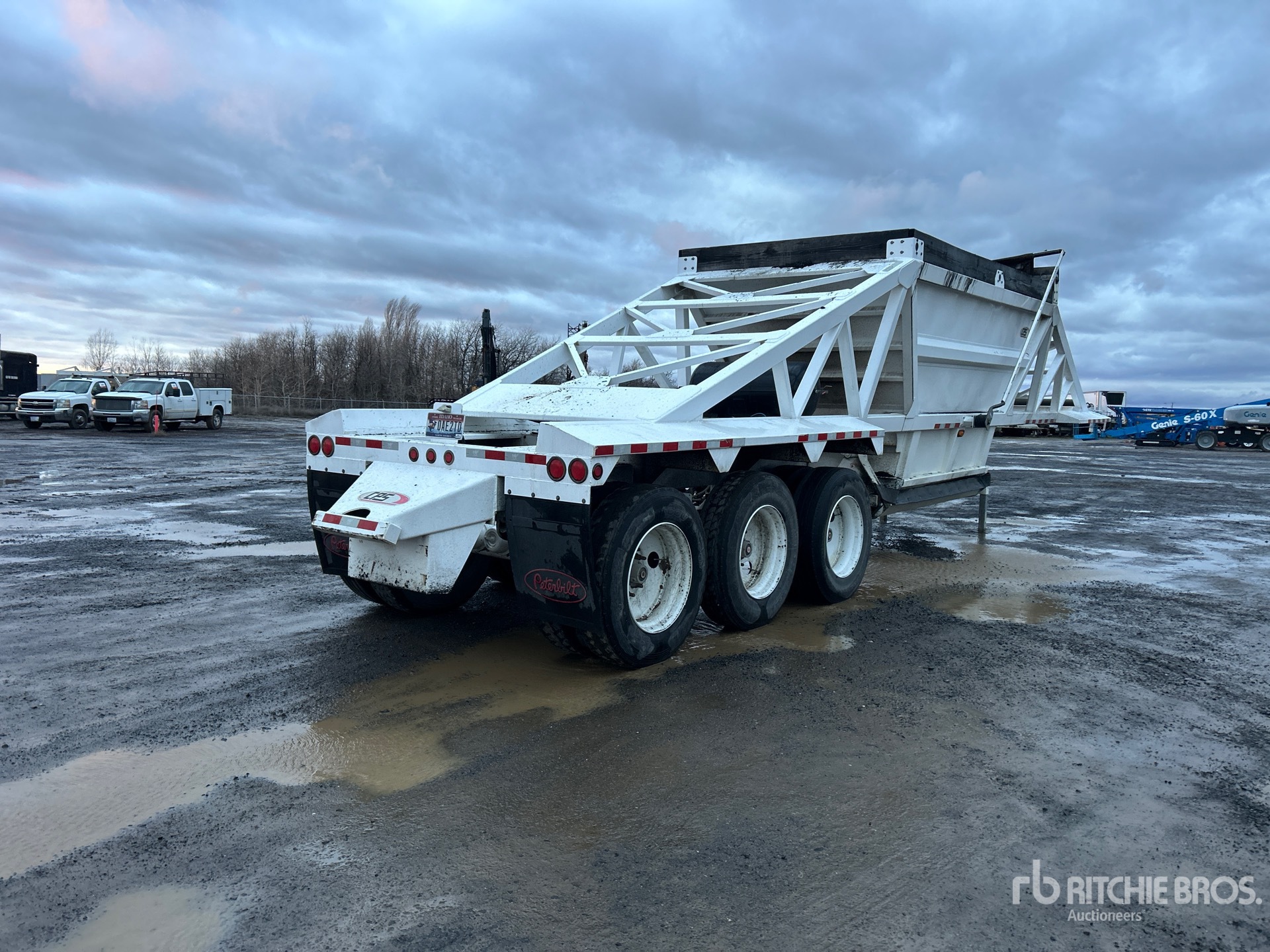 Aspect général with Image, coin arrière droit