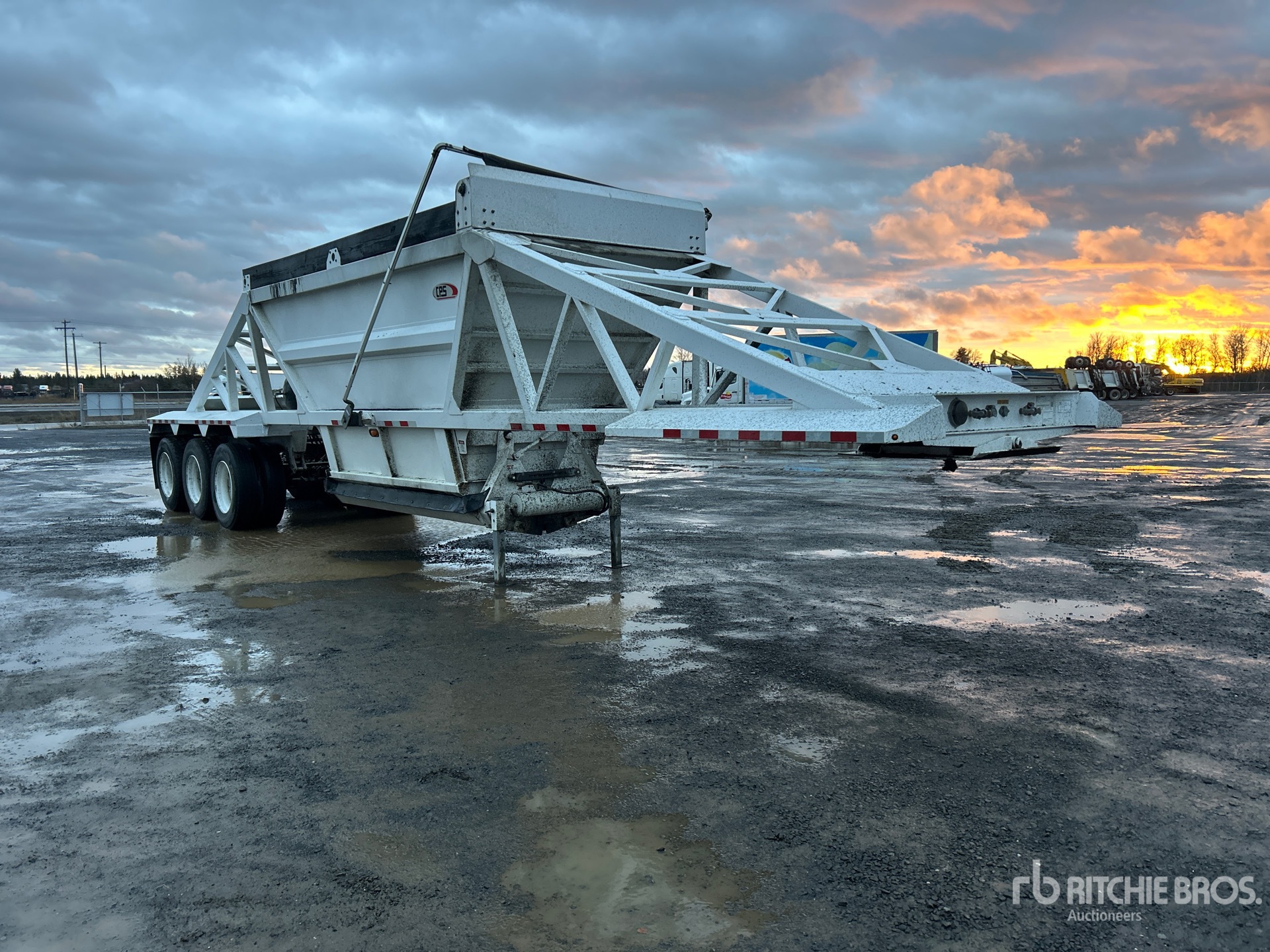 Aspect général with Image, coin avant droit