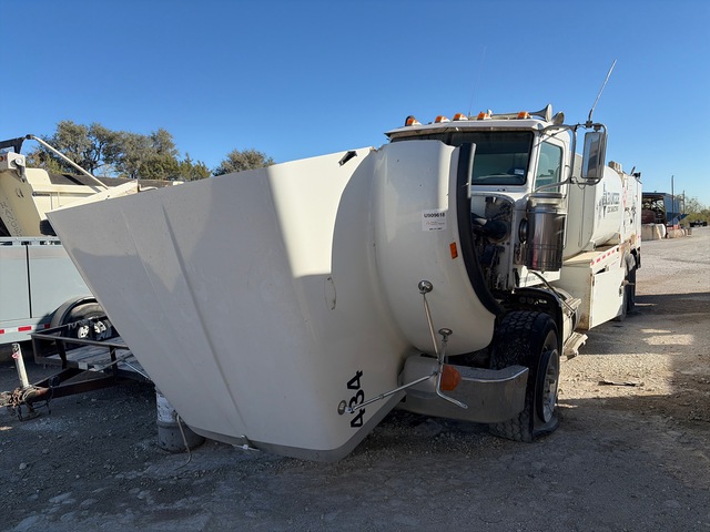 2012 Peterbilt 367 2000 gal 6x4 Fuel and Lube Truck (Inoperable) 2012 Peterbilt 367 2000 gal 6x4 Fuel and Lube Truck (Inoperable)