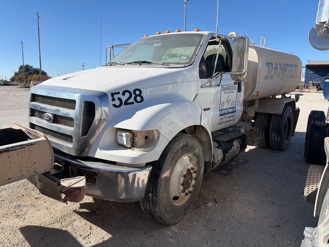 2015 Ford F-750 4x2 Water Truck
