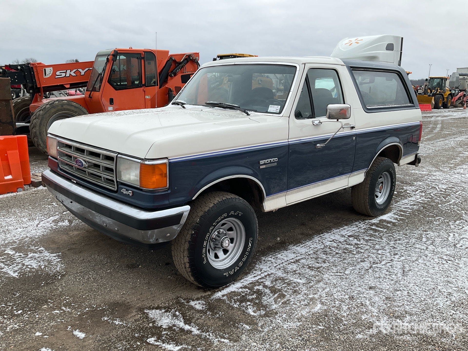 General Appearance with Picture, Left Front Corner