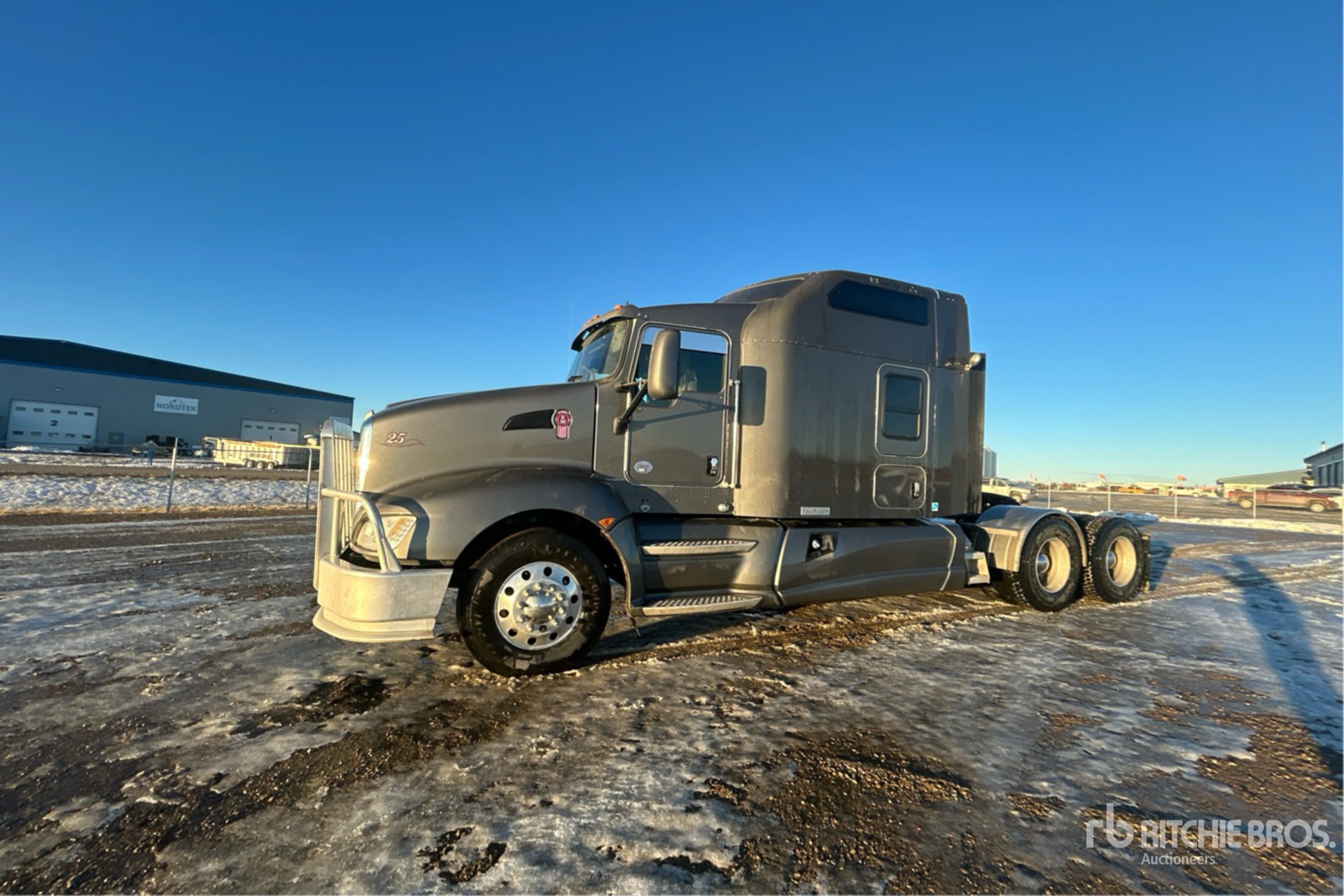 General Appearance with Bild, Ecke vorne links