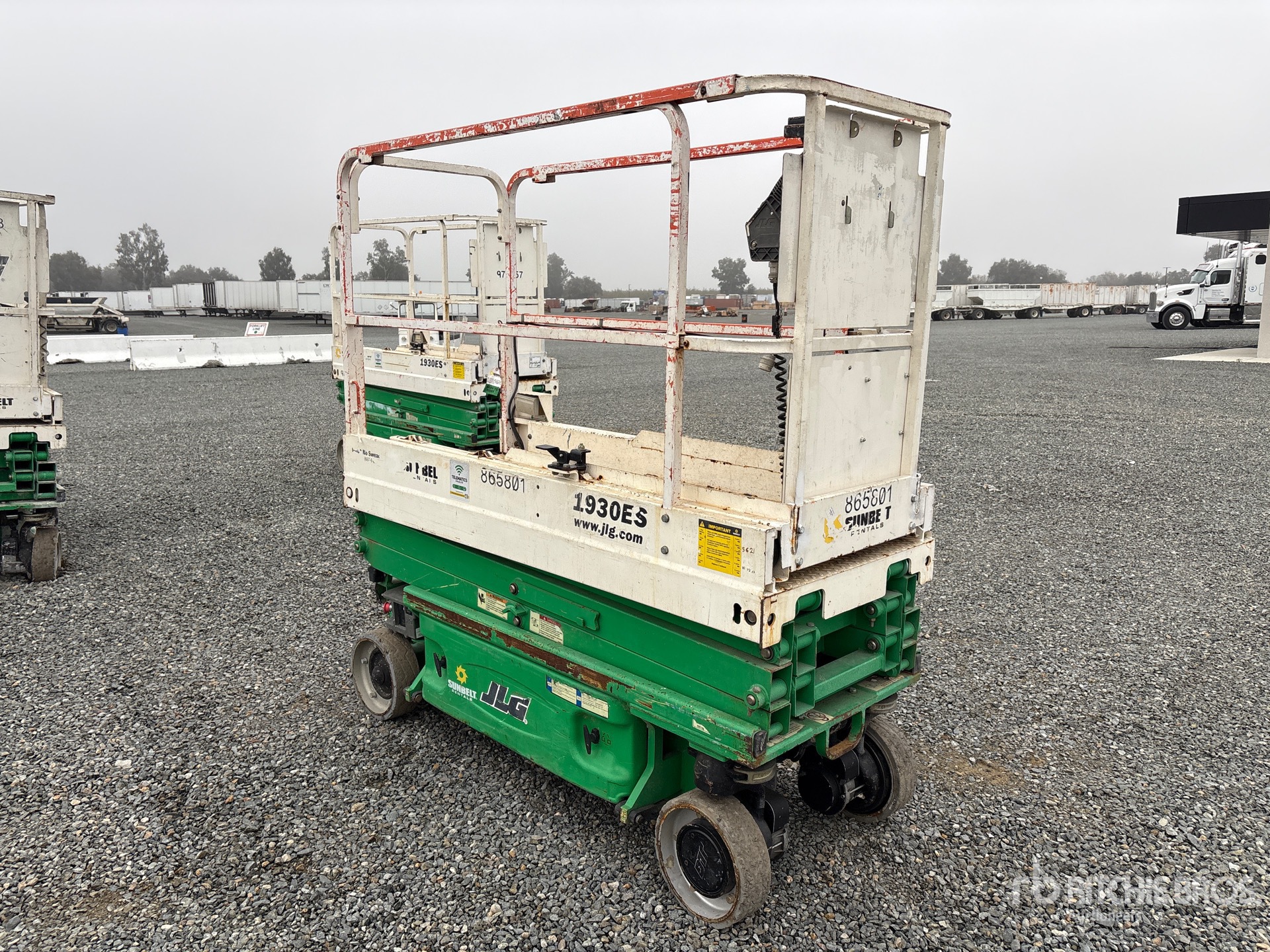 Aspect général with Image, coin avant droit