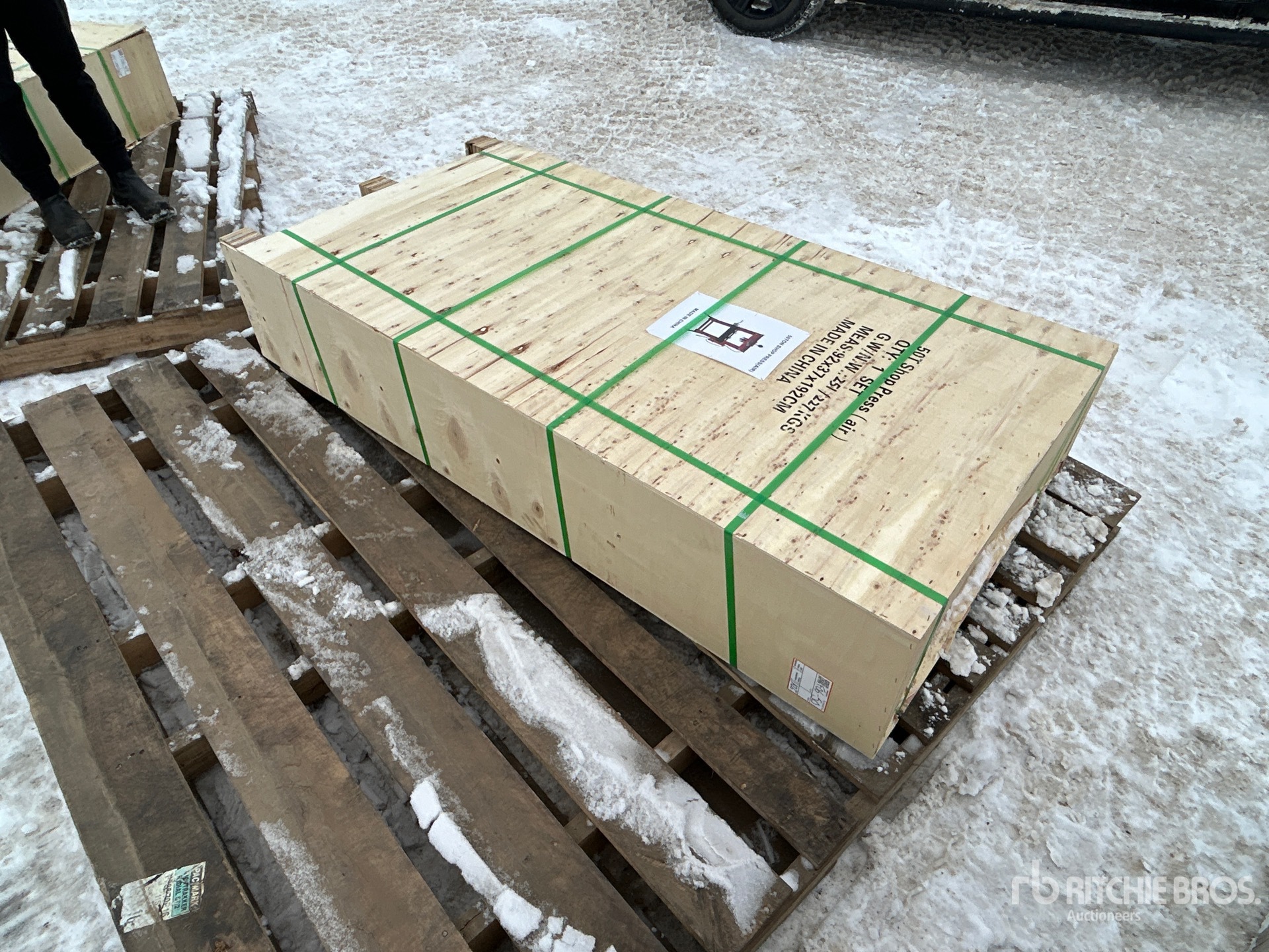 General Appearance with Picture, Left Front Corner