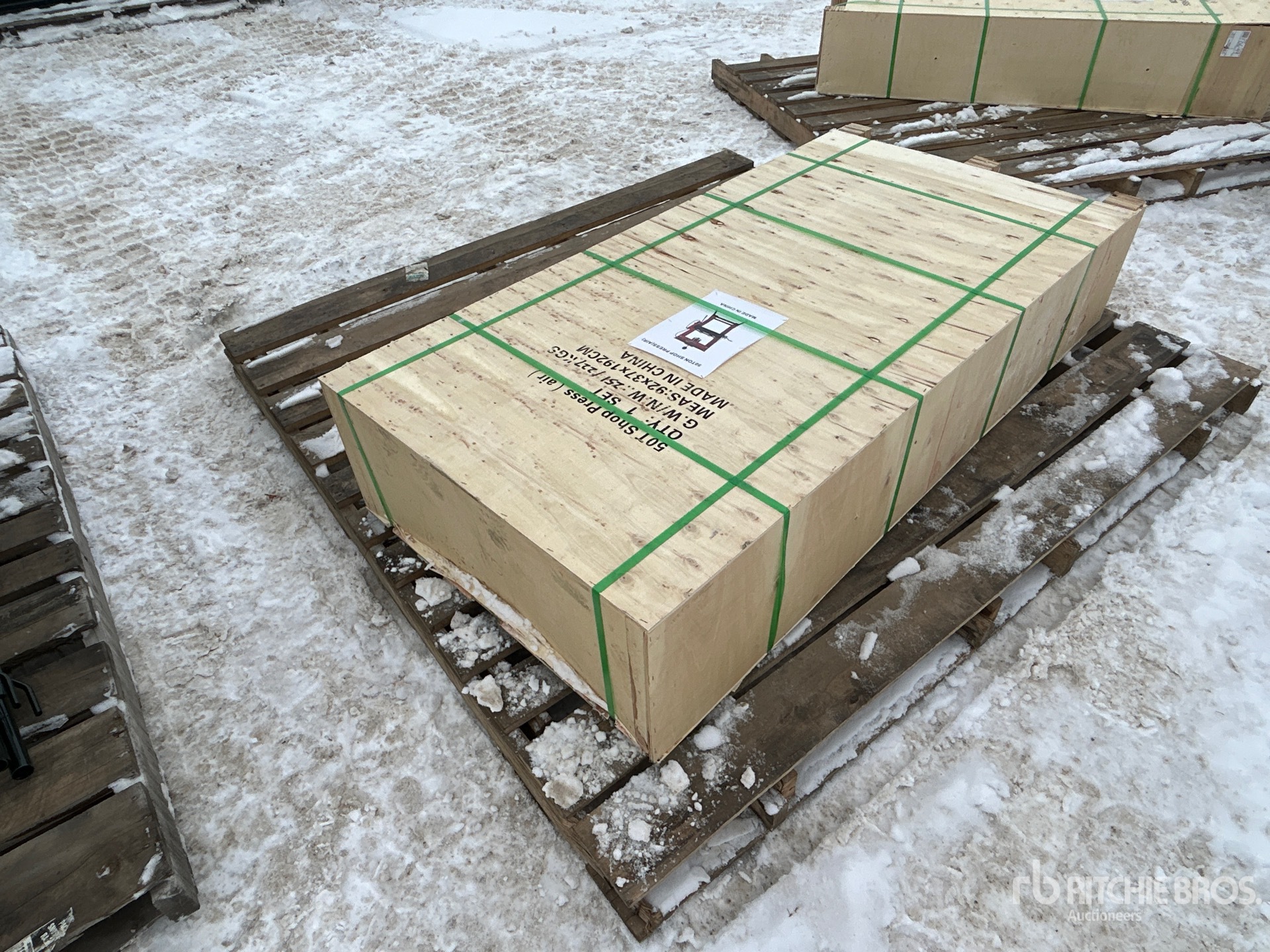 General Appearance with Picture, Right Front Corner