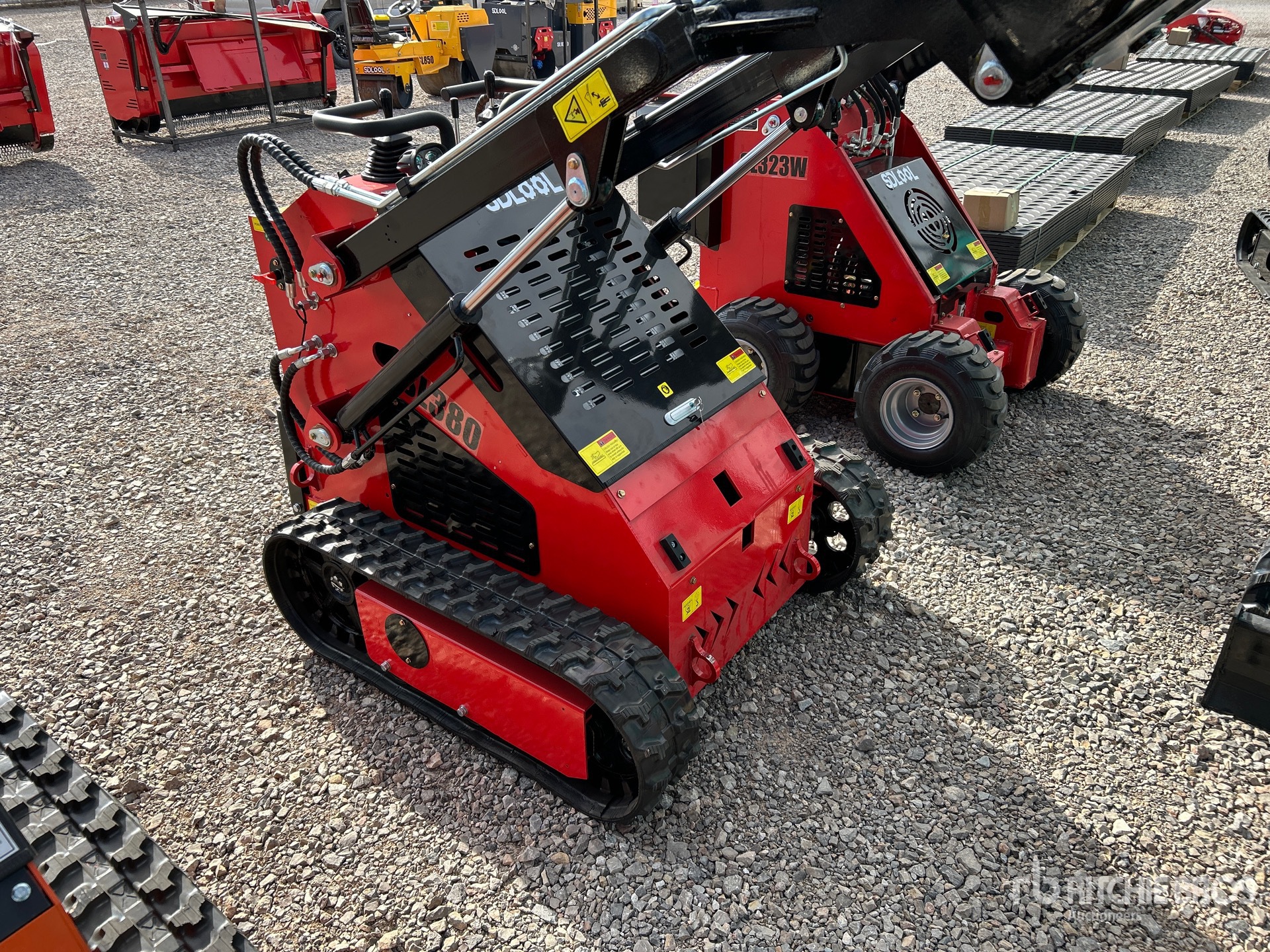 General Appearance with Picture, Right Front Corner