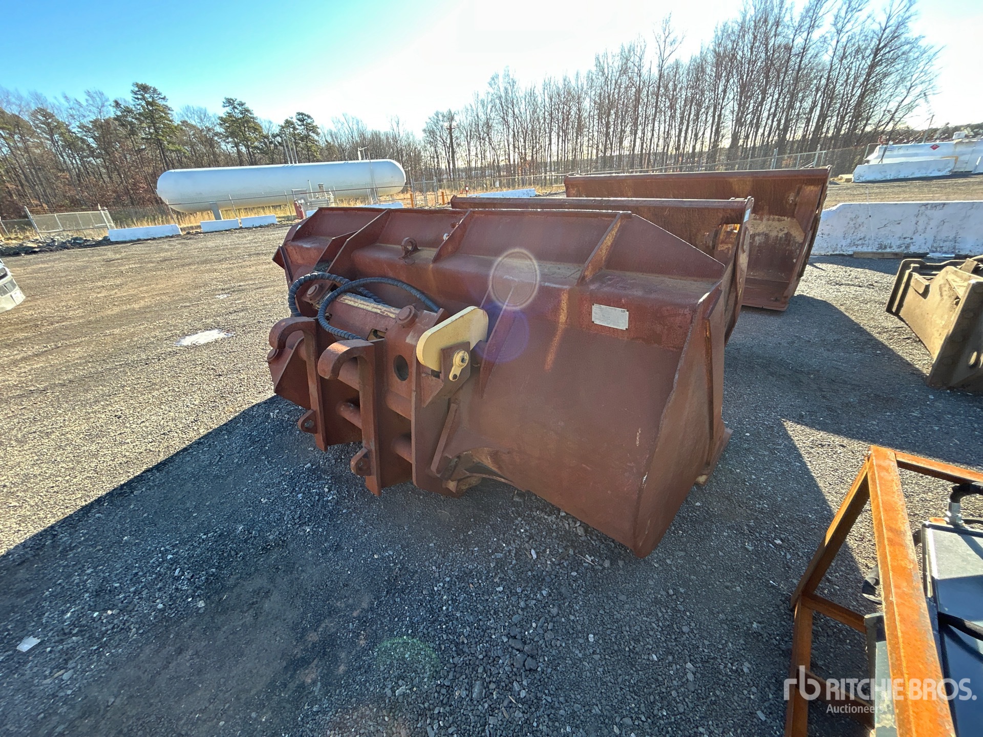 General Appearance with Foto, angolo anteriore sinistro