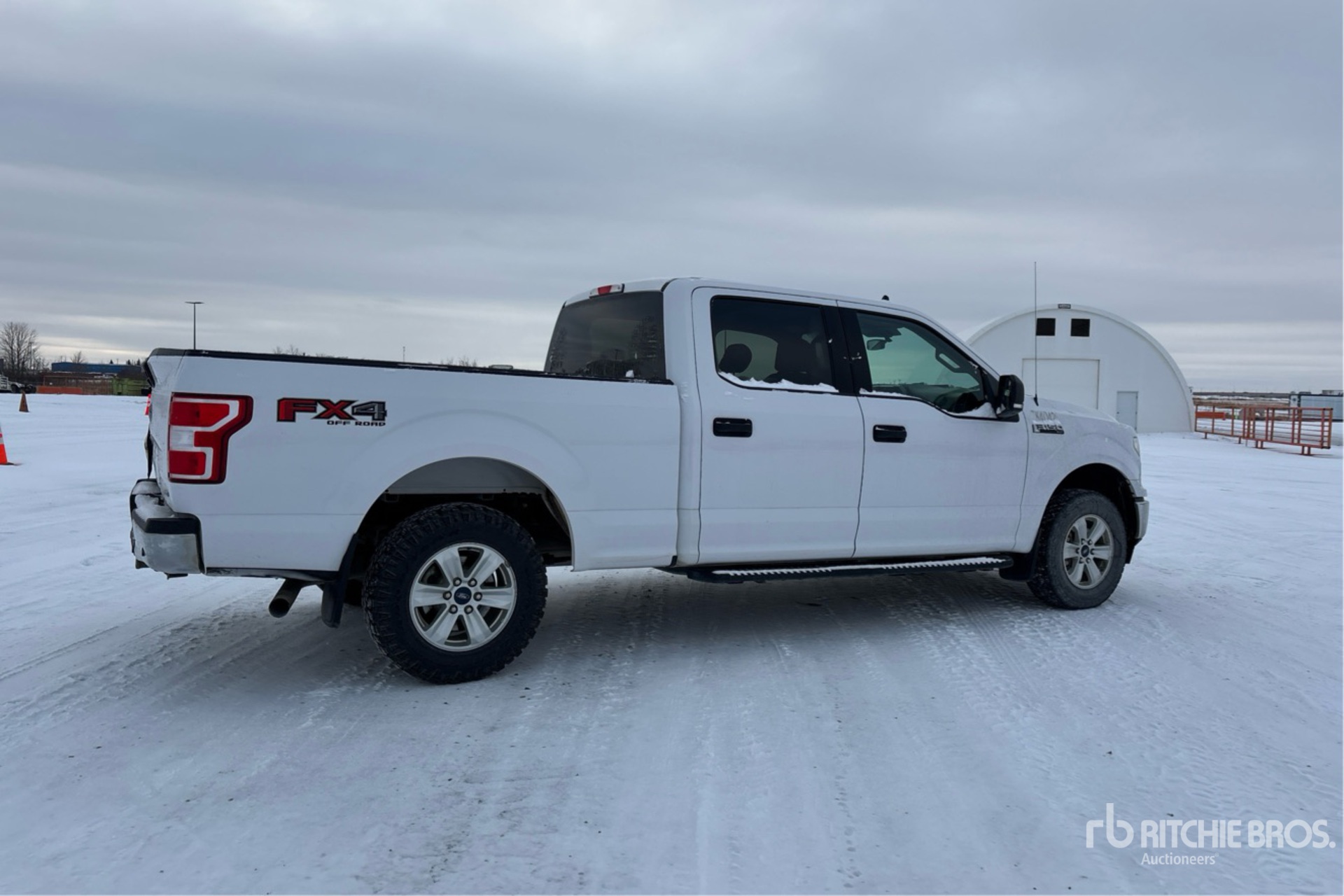 Aspect général with Image, coin arrière droit