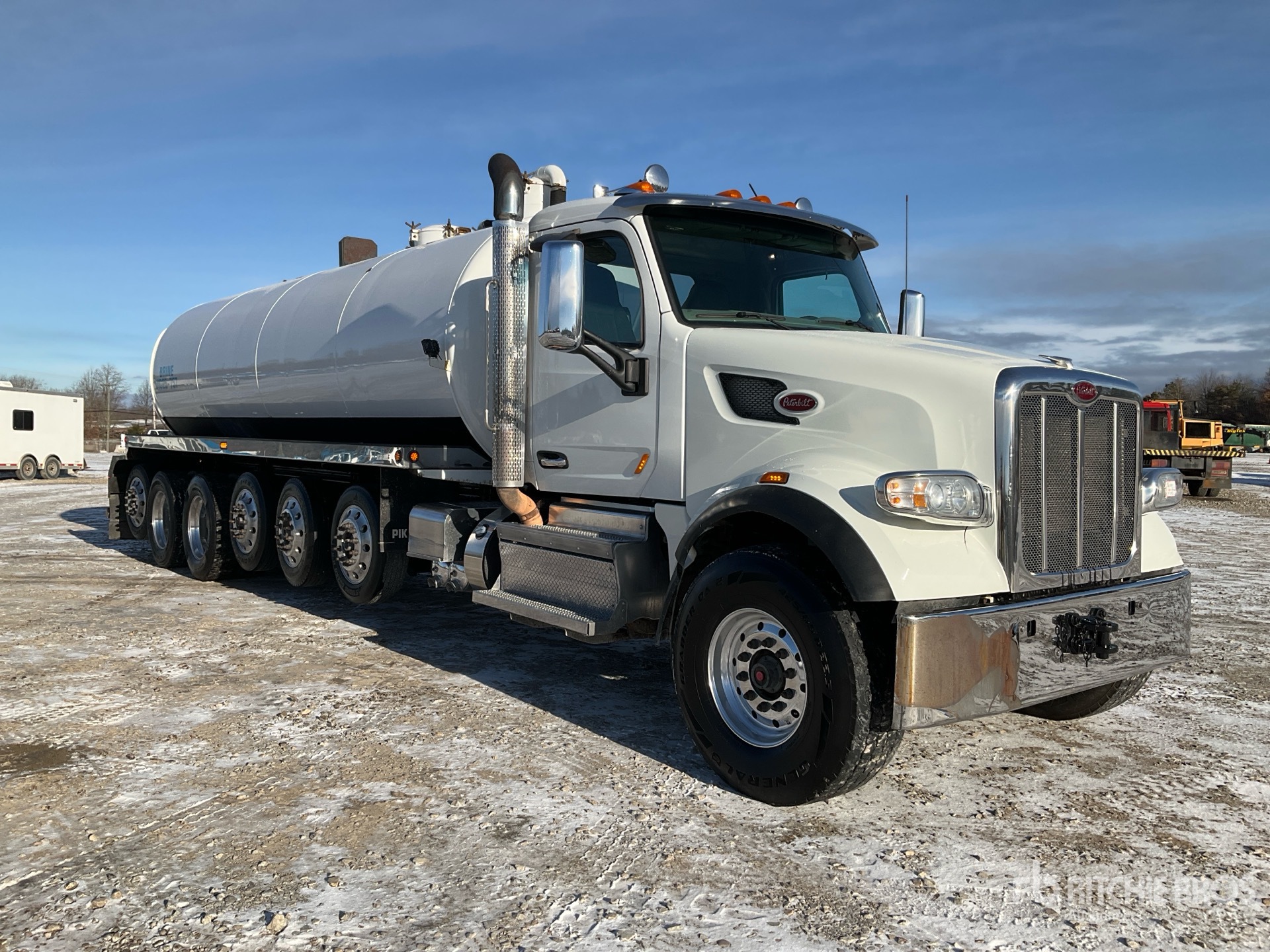 General Appearance with Image, coin avant droit