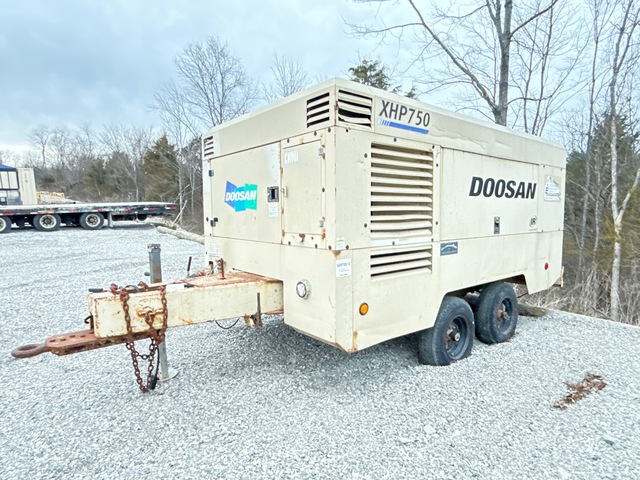 2012 Doosan XHP750WCAT 750 cfm Mobile Air Compressor