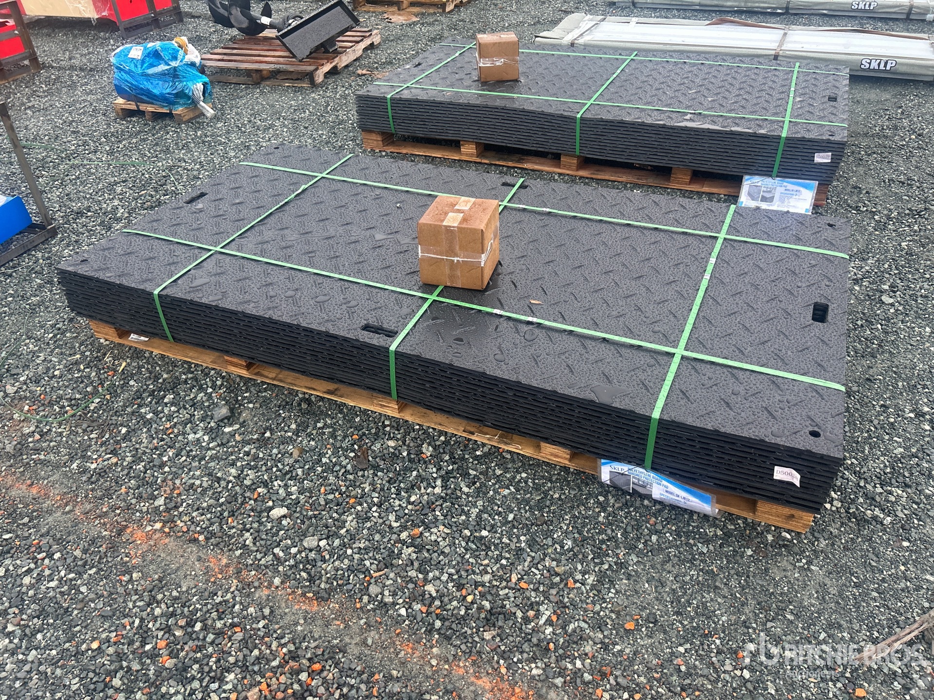 General Appearance with Bild, Ecke vorne links