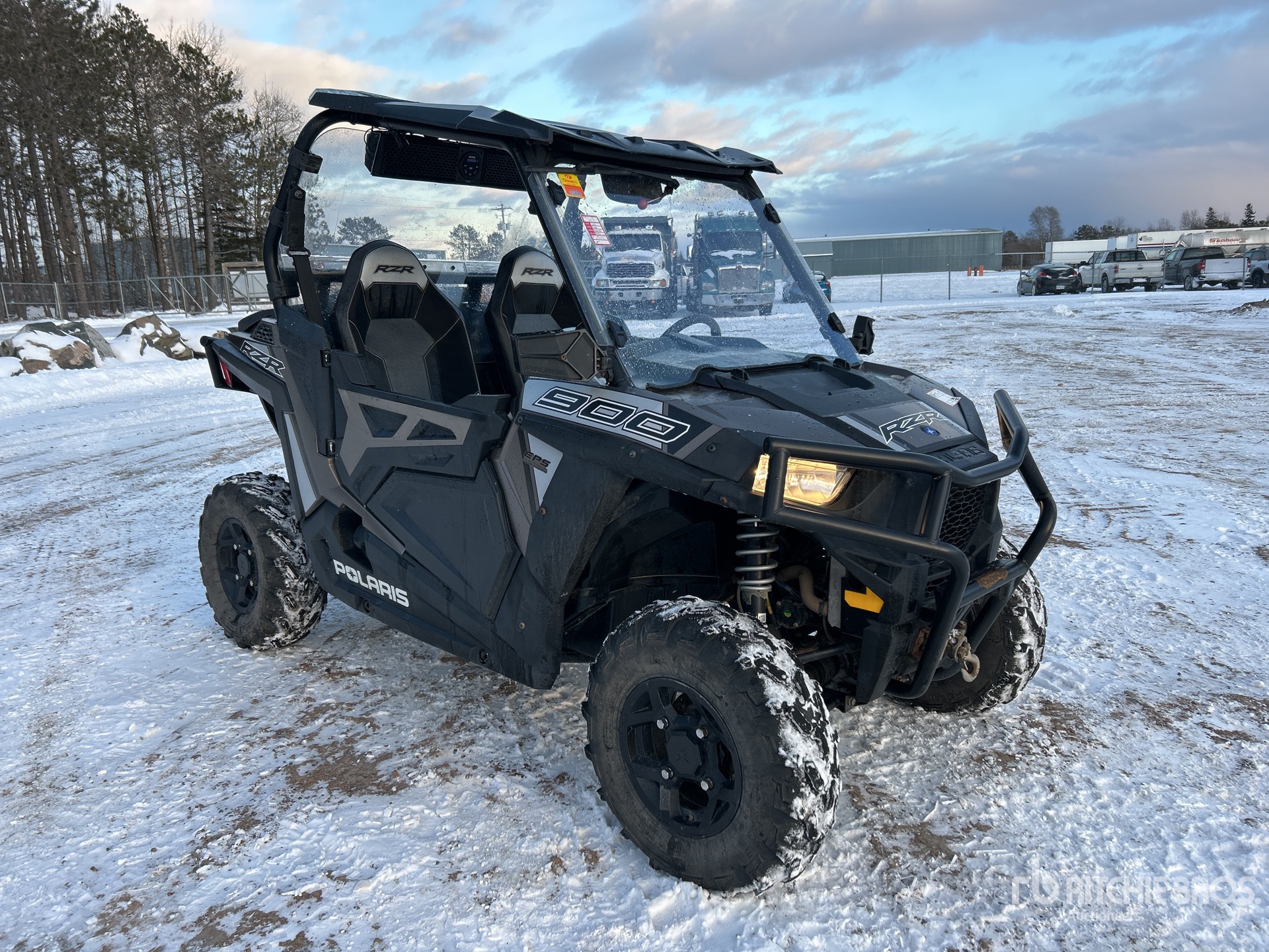 General Appearance with Picture, Right Front Corner