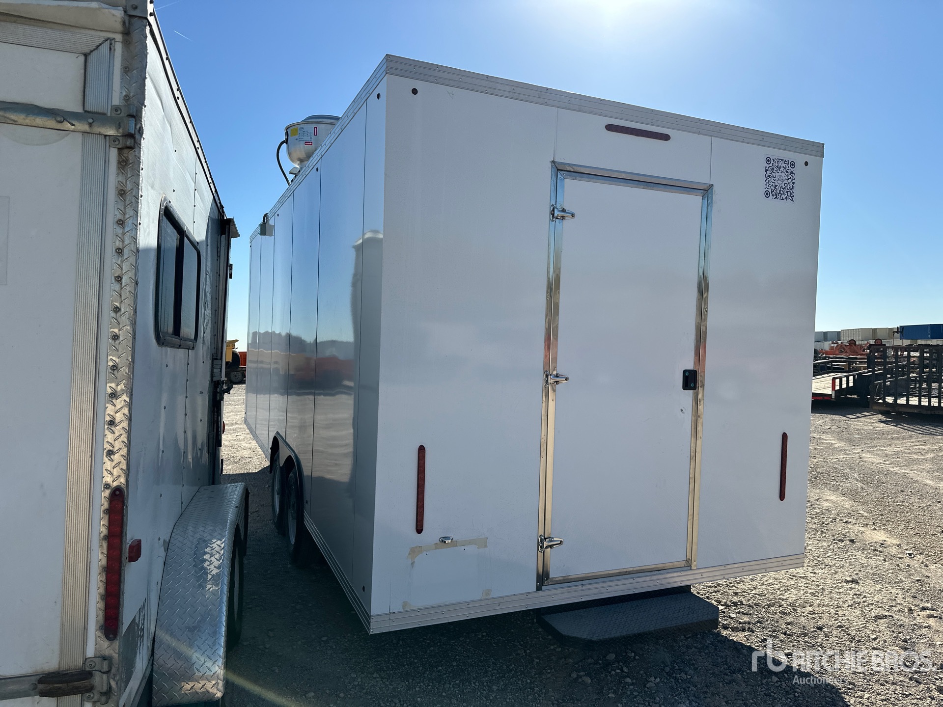 Aspect général with Image, coin arrière gauche