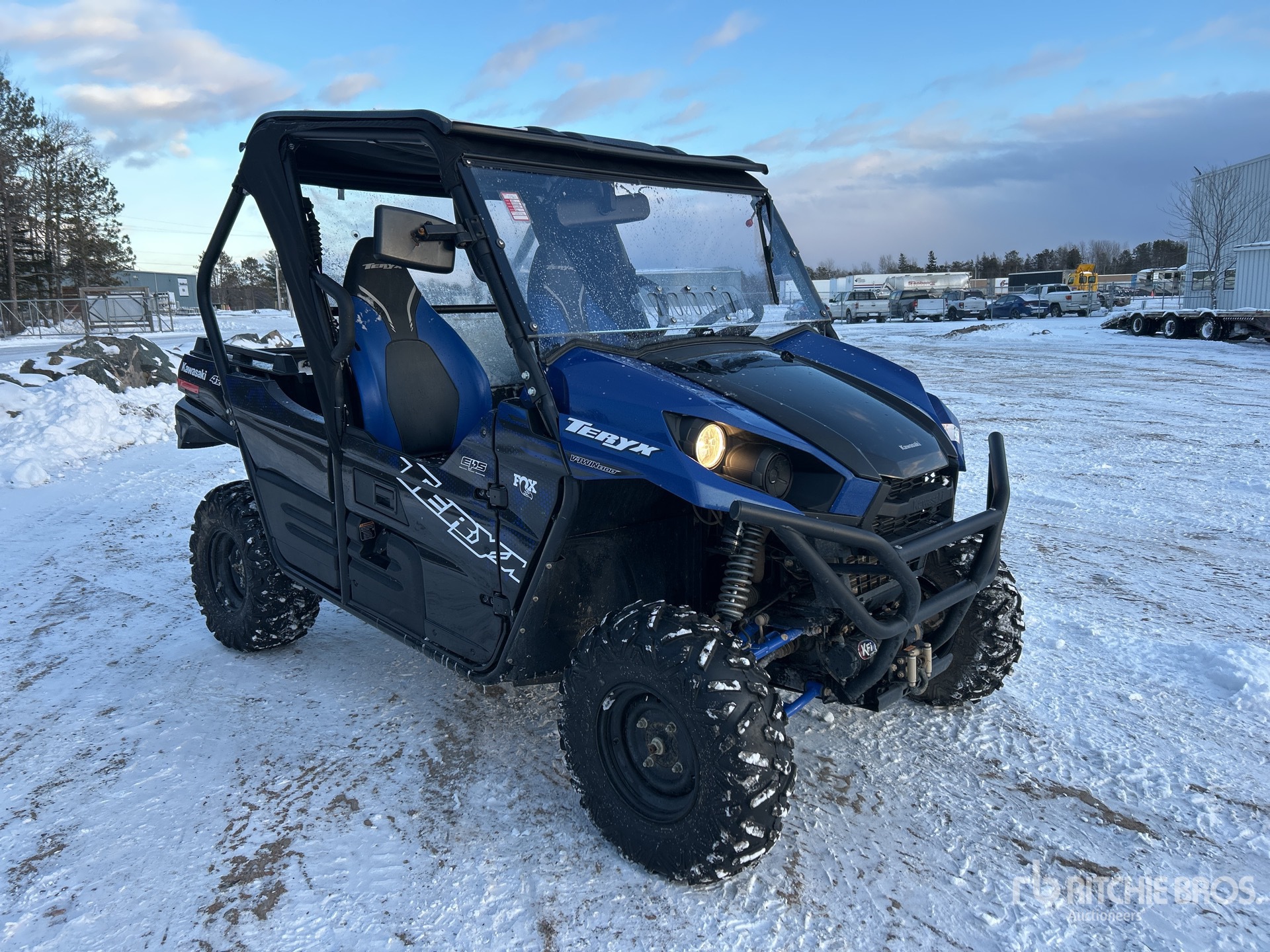 General Appearance with Picture, Right Front Corner