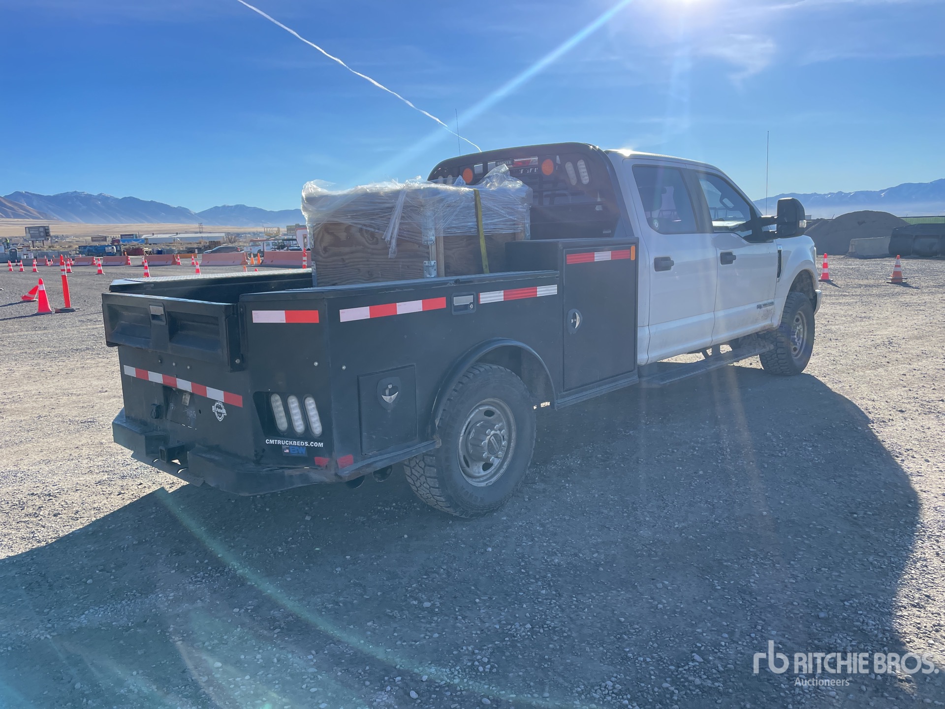 General Appearance with Foto, angolo anteriore sinistro