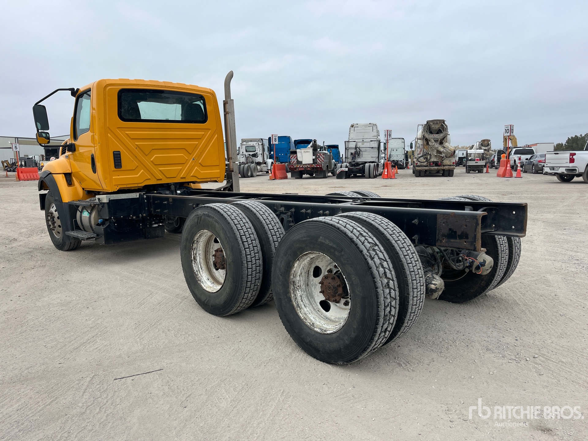 General Appearance with Imagen: esquina trasera izquierda