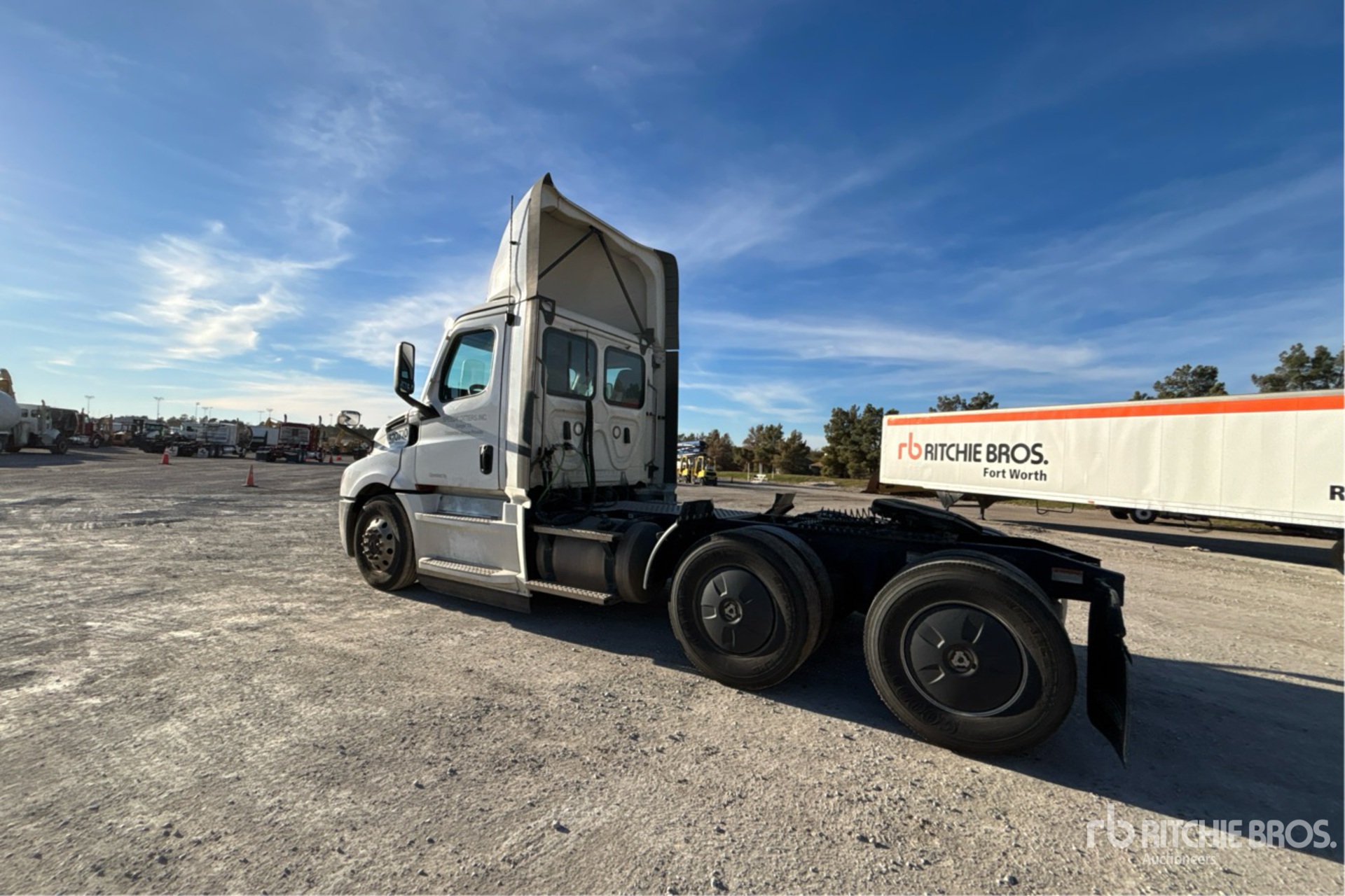 General Appearance with Bild, Ecke hinten links