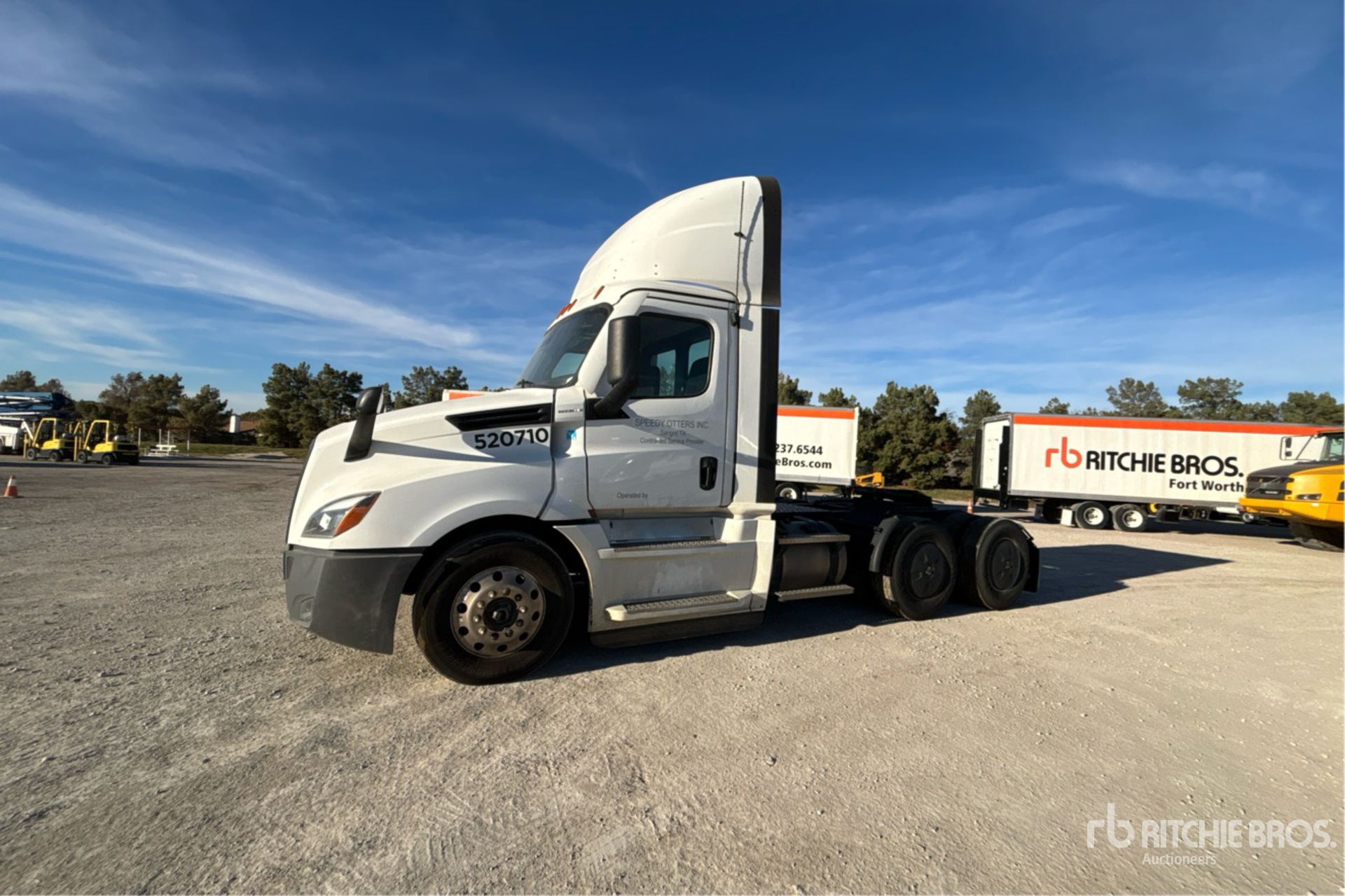 General Appearance with Bild, Ecke vorne links