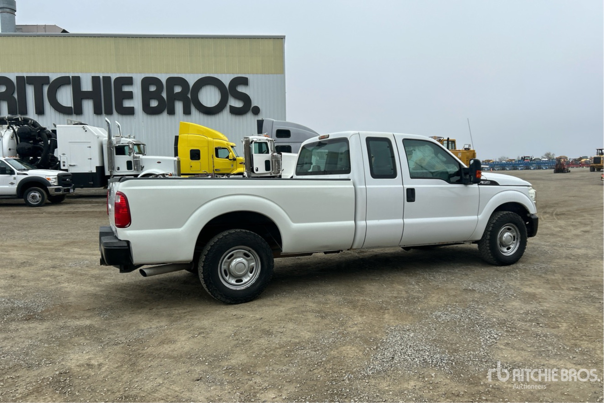 General Appearance with Foto, angolo anteriore sinistro