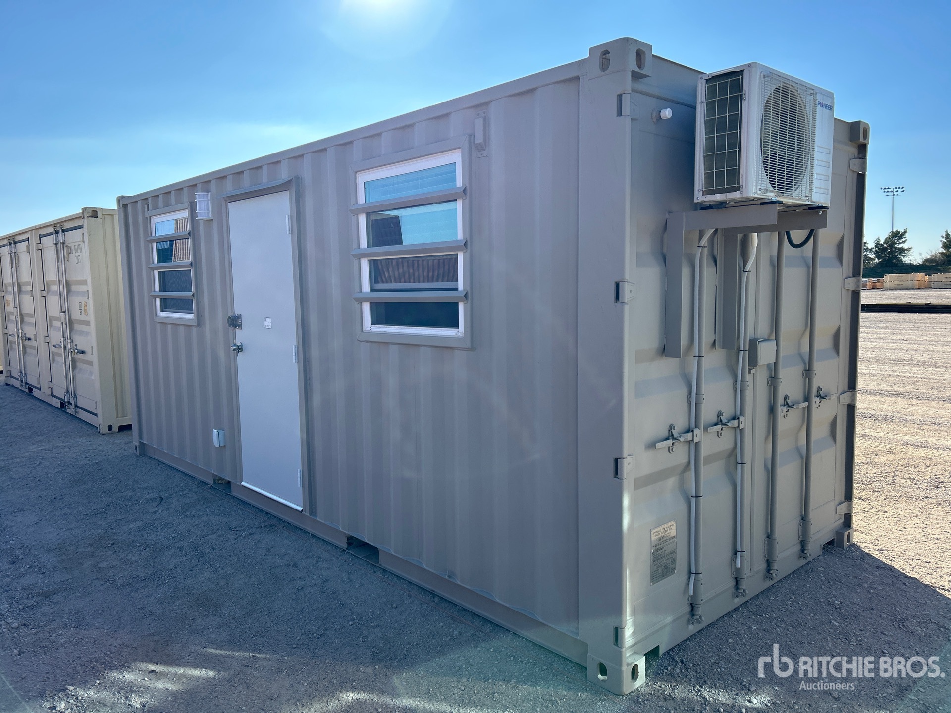 Aspect général with Image, coin avant gauche