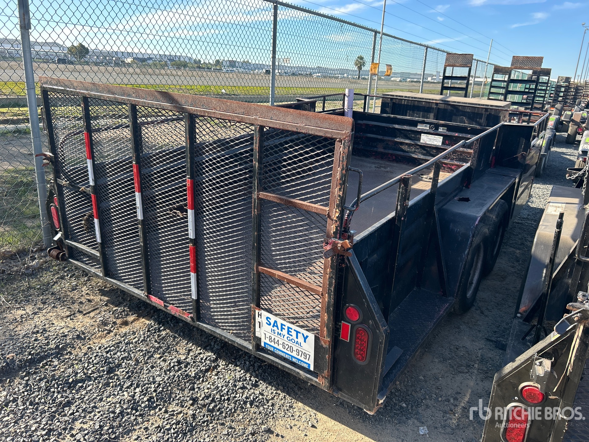 Aspect général with Image, coin arrière droit