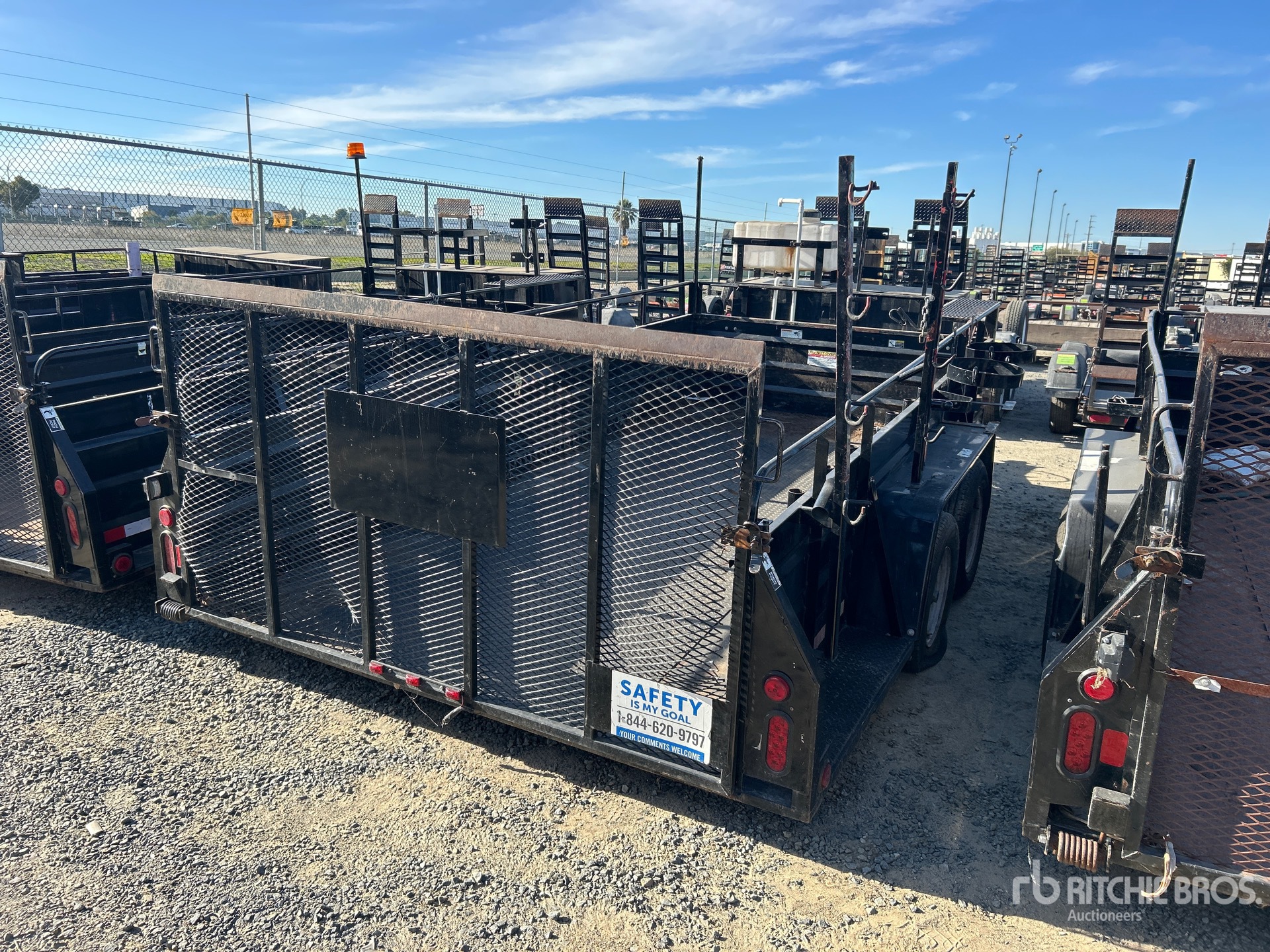 Aspect général with Image, coin arrière droit