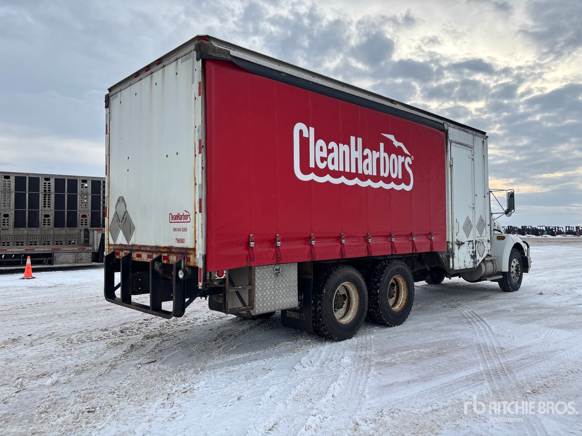 Aspect général with Image, coin arrière droit