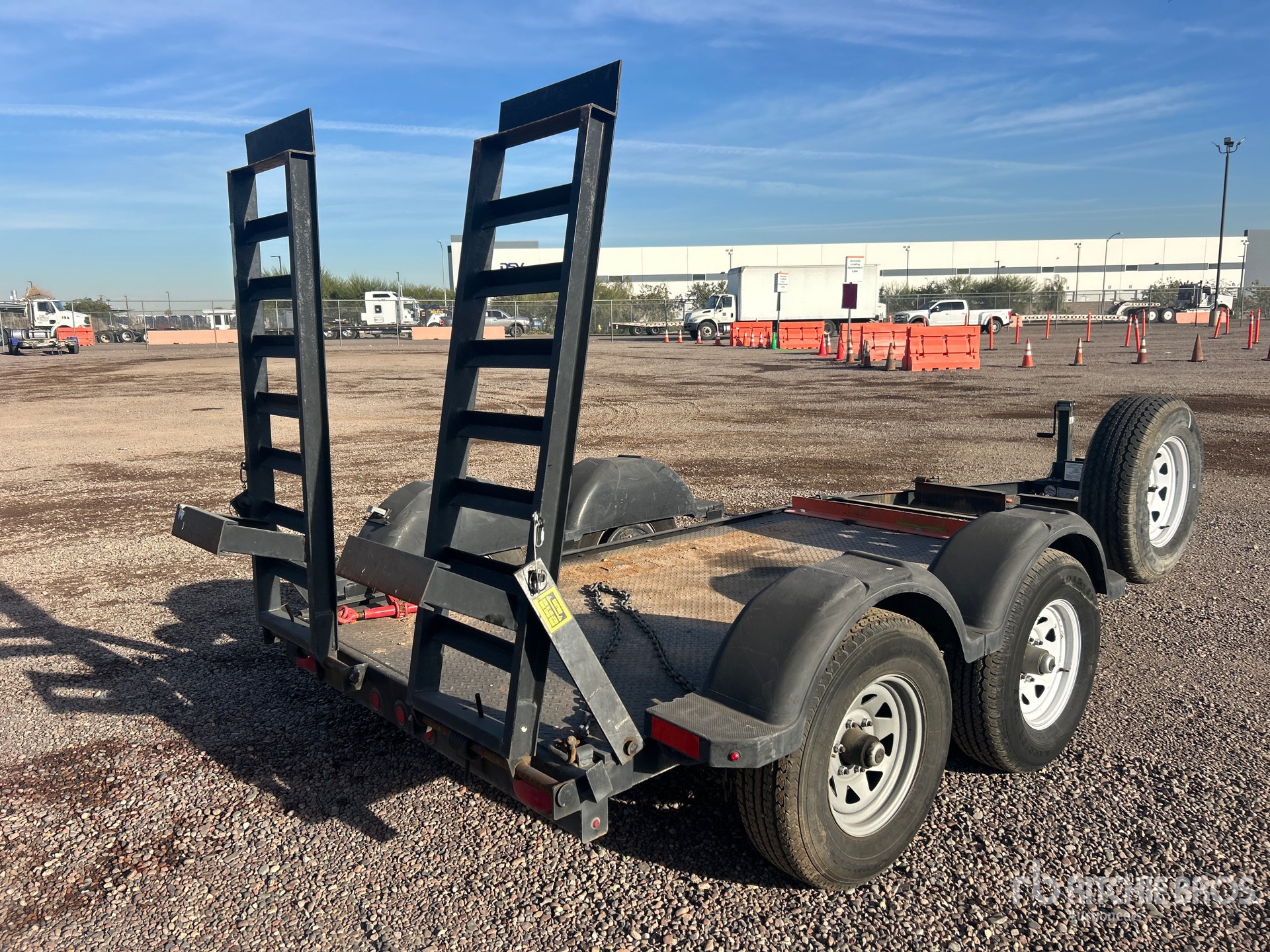 Aspect général with Image, coin arrière droit