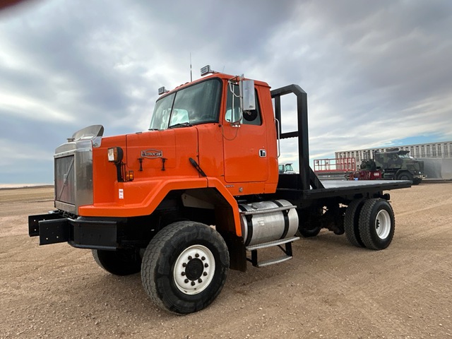 2000 Volvo 4x4 Flatbed Truck