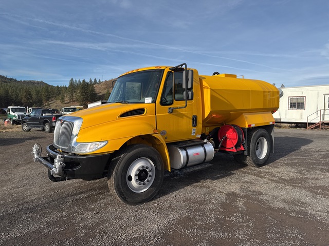 2019 International 4300 2000 gal 4x2 Water Truck