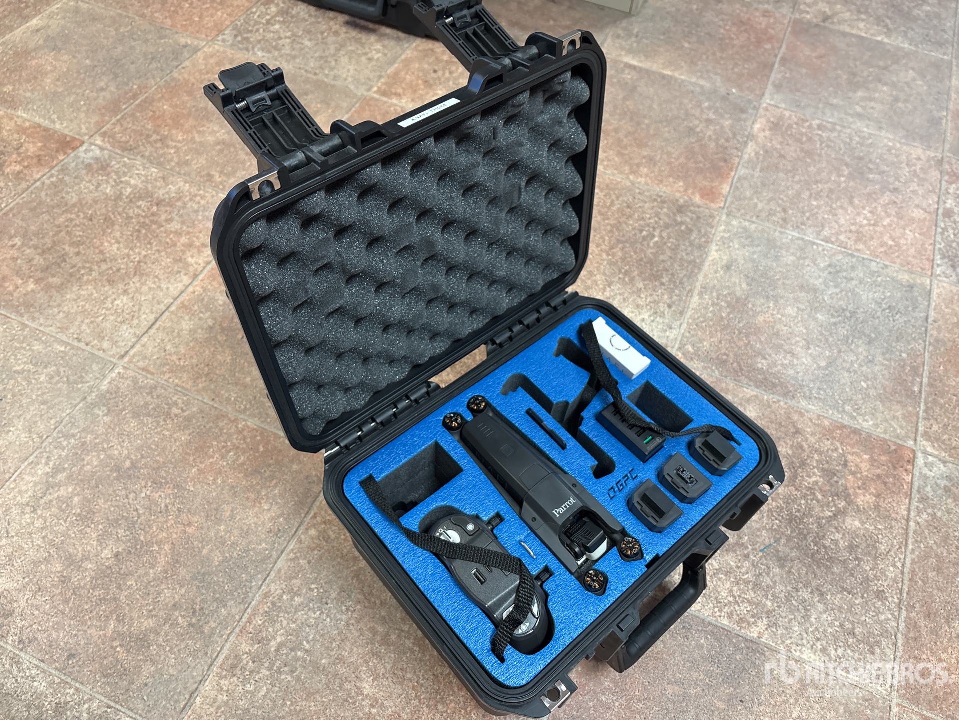 Aspect général with Image, coin avant droit