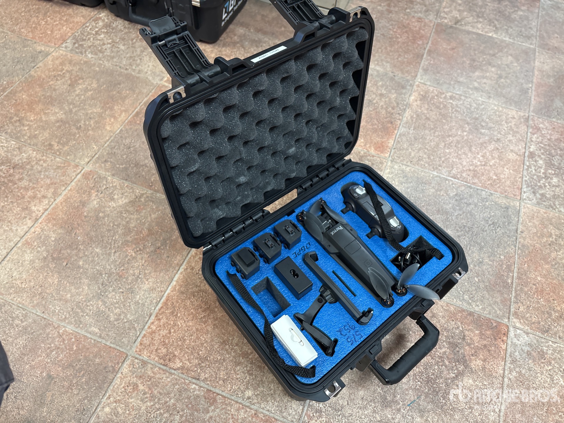 Aspect général with Image, coin avant droit