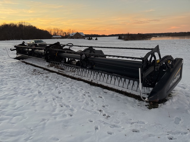 2012 MacDon FD70 46 ft 4 in Flex Draper Combine Header