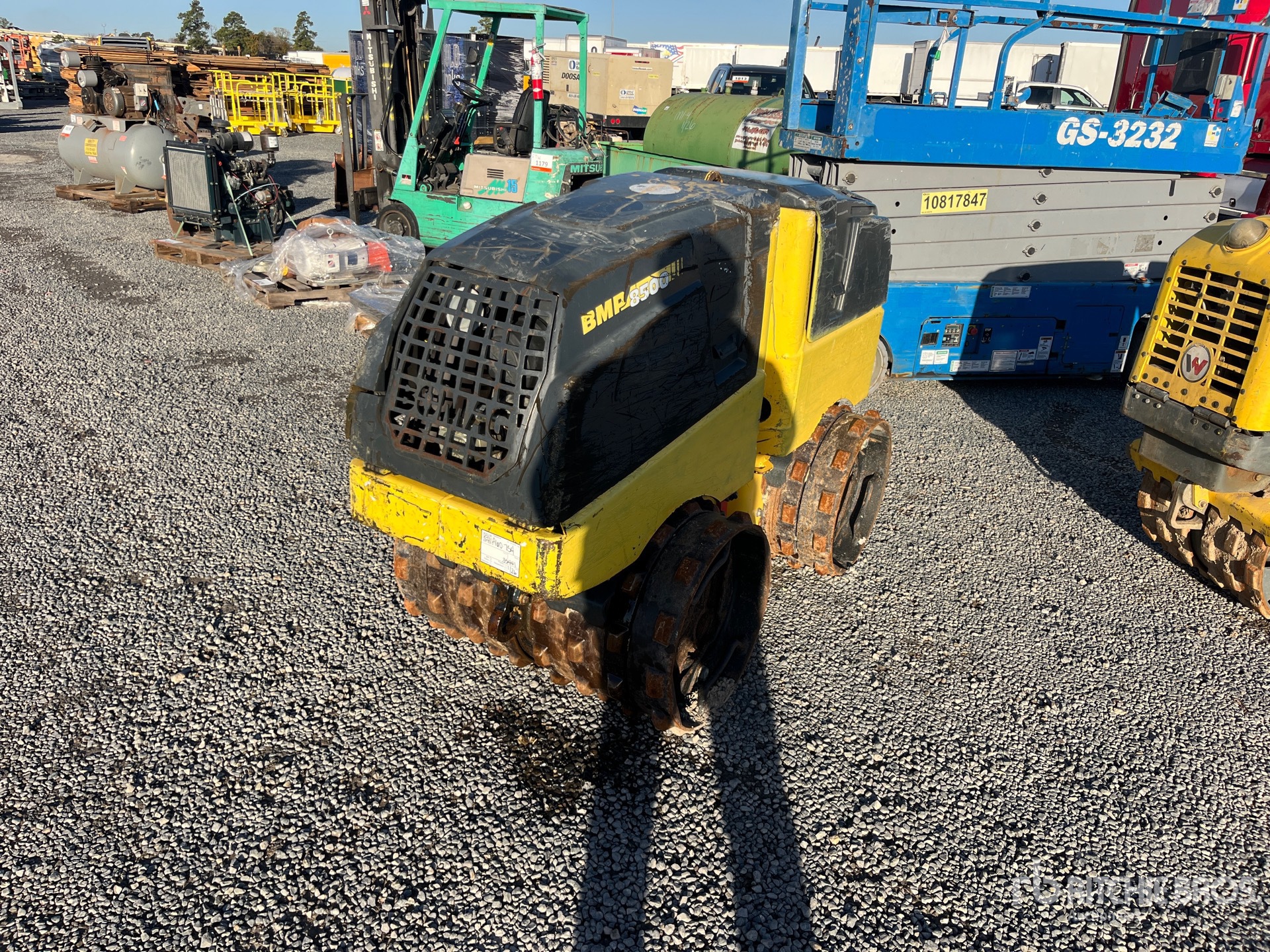 General Appearance with Bild, Ecke vorne links