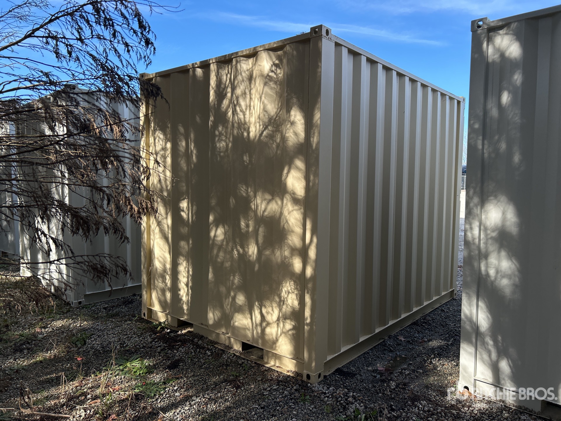 Aspect général with Image, coin arrière droit