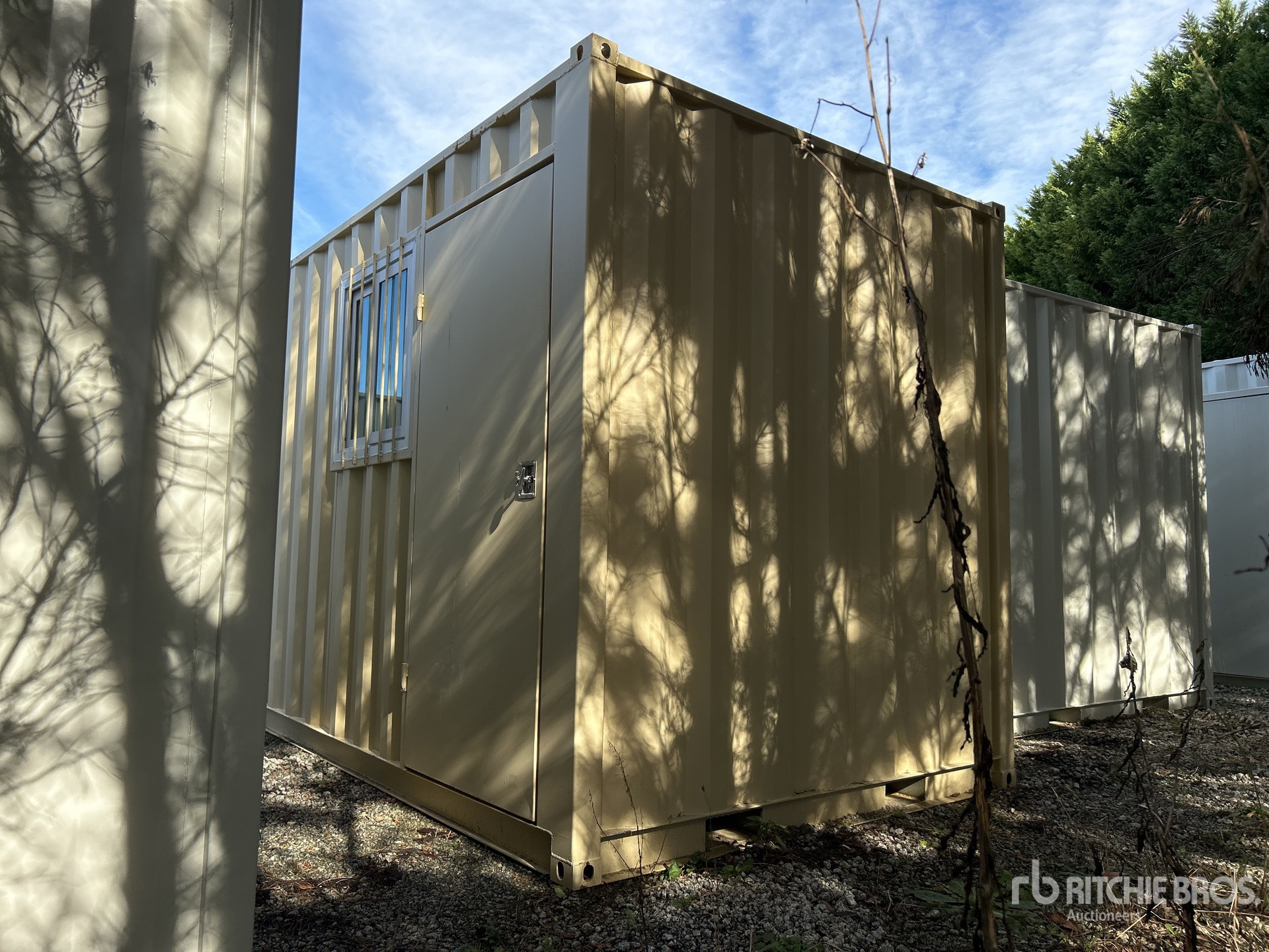 Aspect général with Image, coin arrière gauche