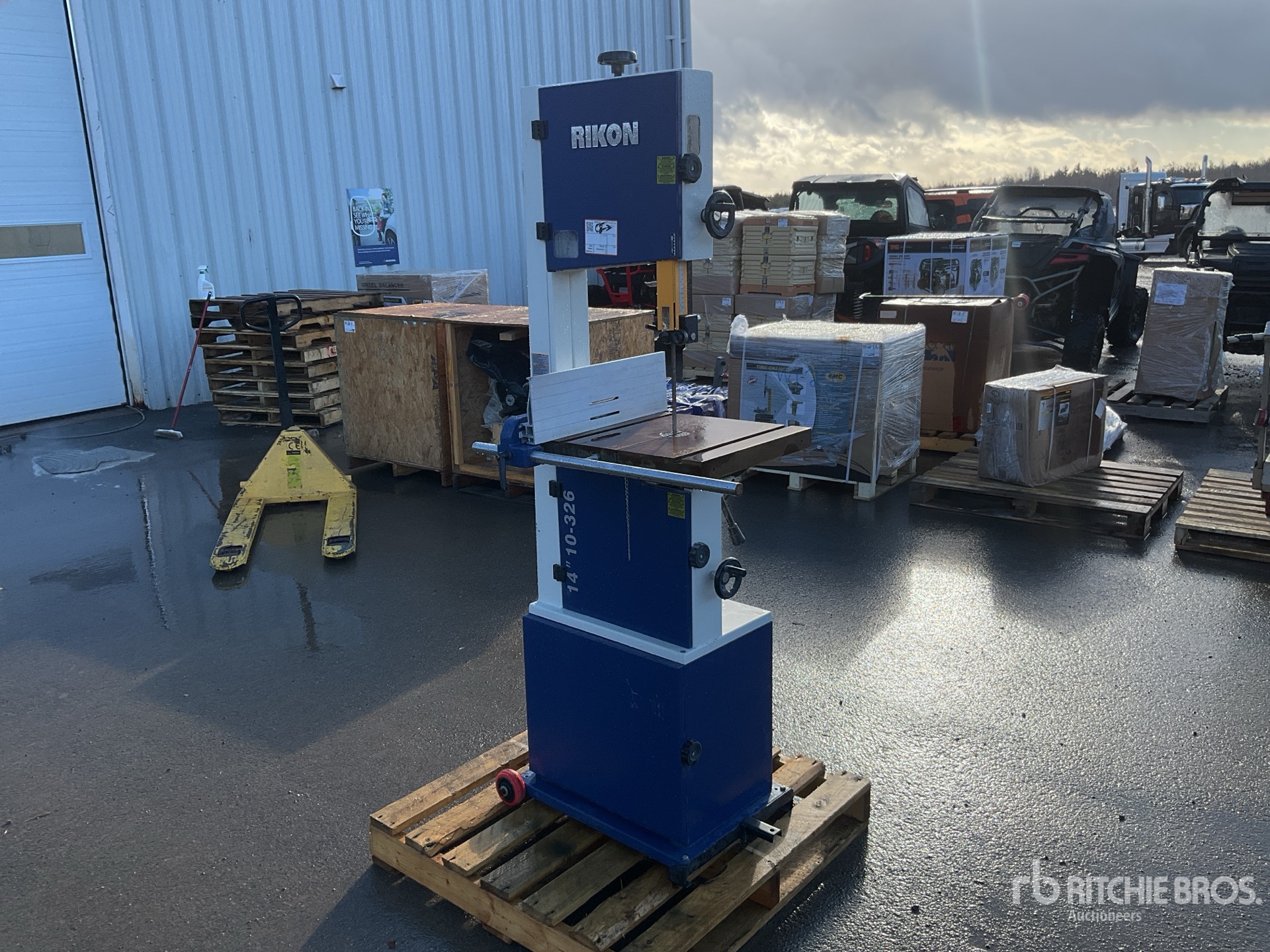 General Appearance with Bild, Ecke vorne links