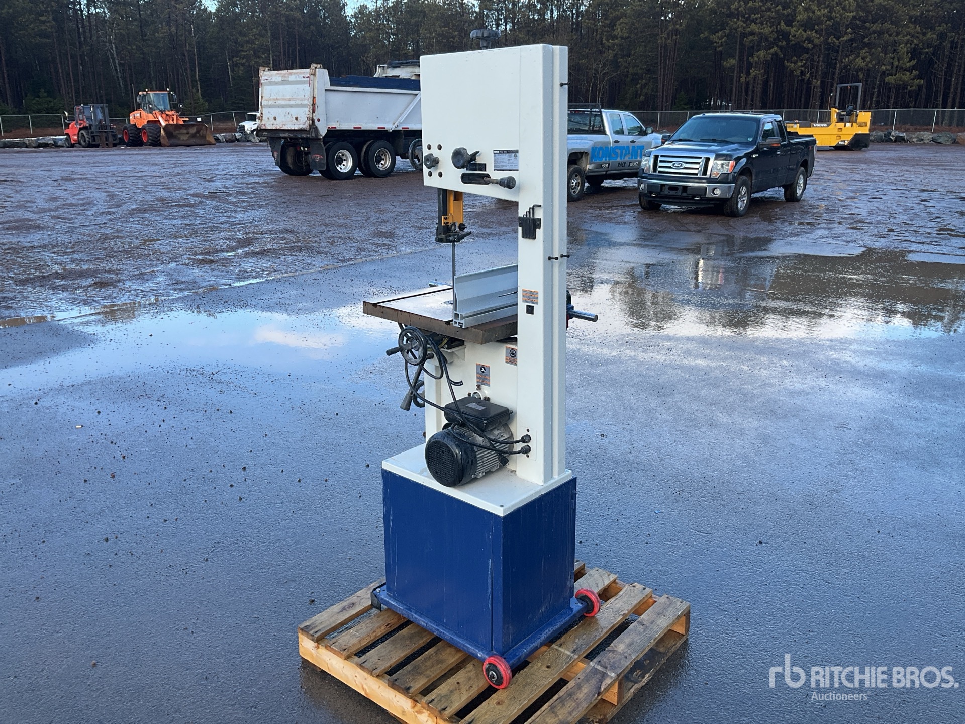 General Appearance with Bild, Ecke hinten rechts