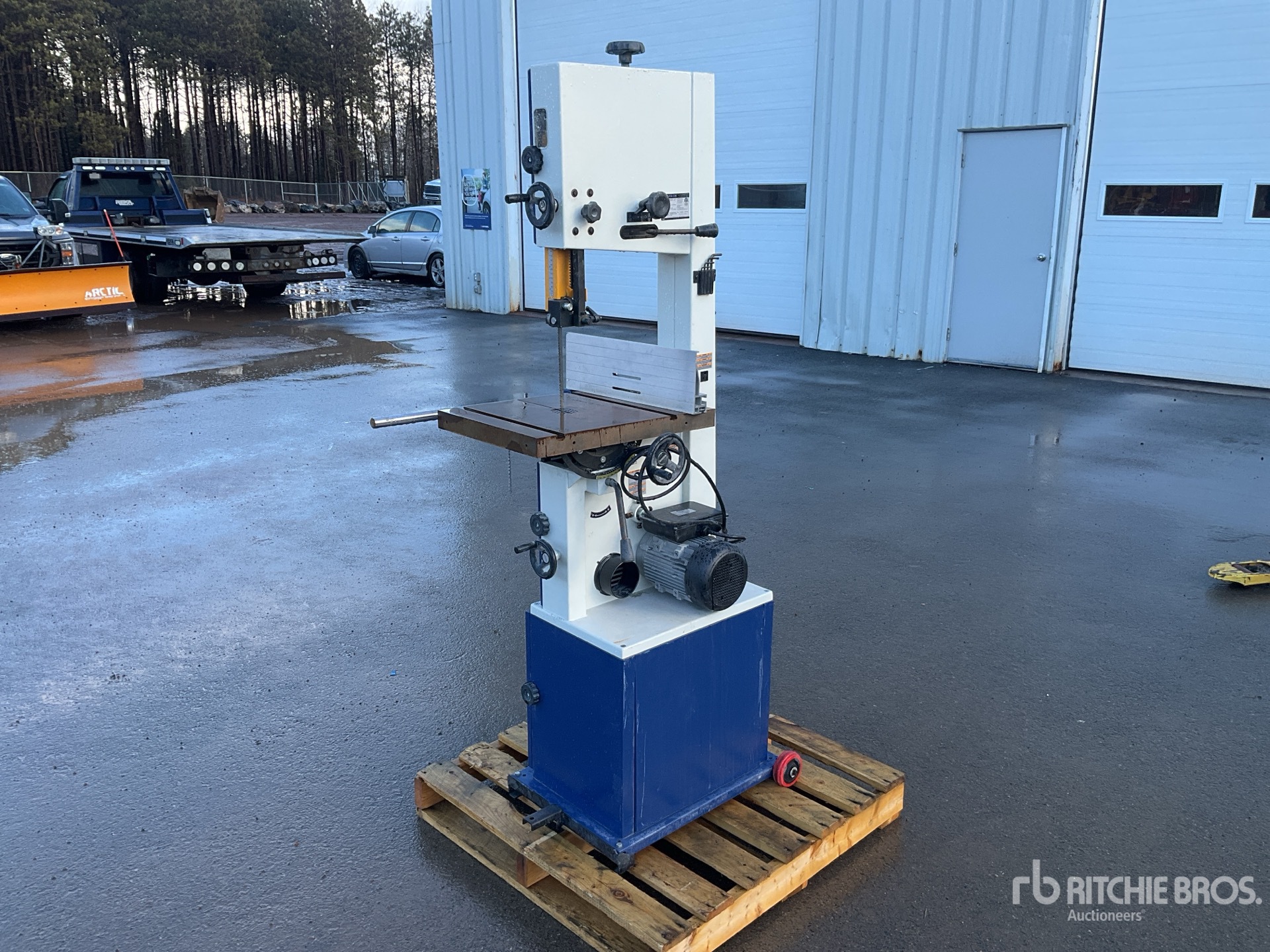 General Appearance with Bild, Ecke hinten links