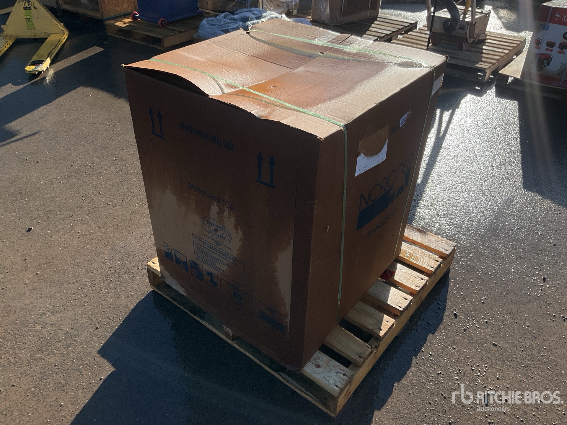 General Appearance with Image, coin avant gauche