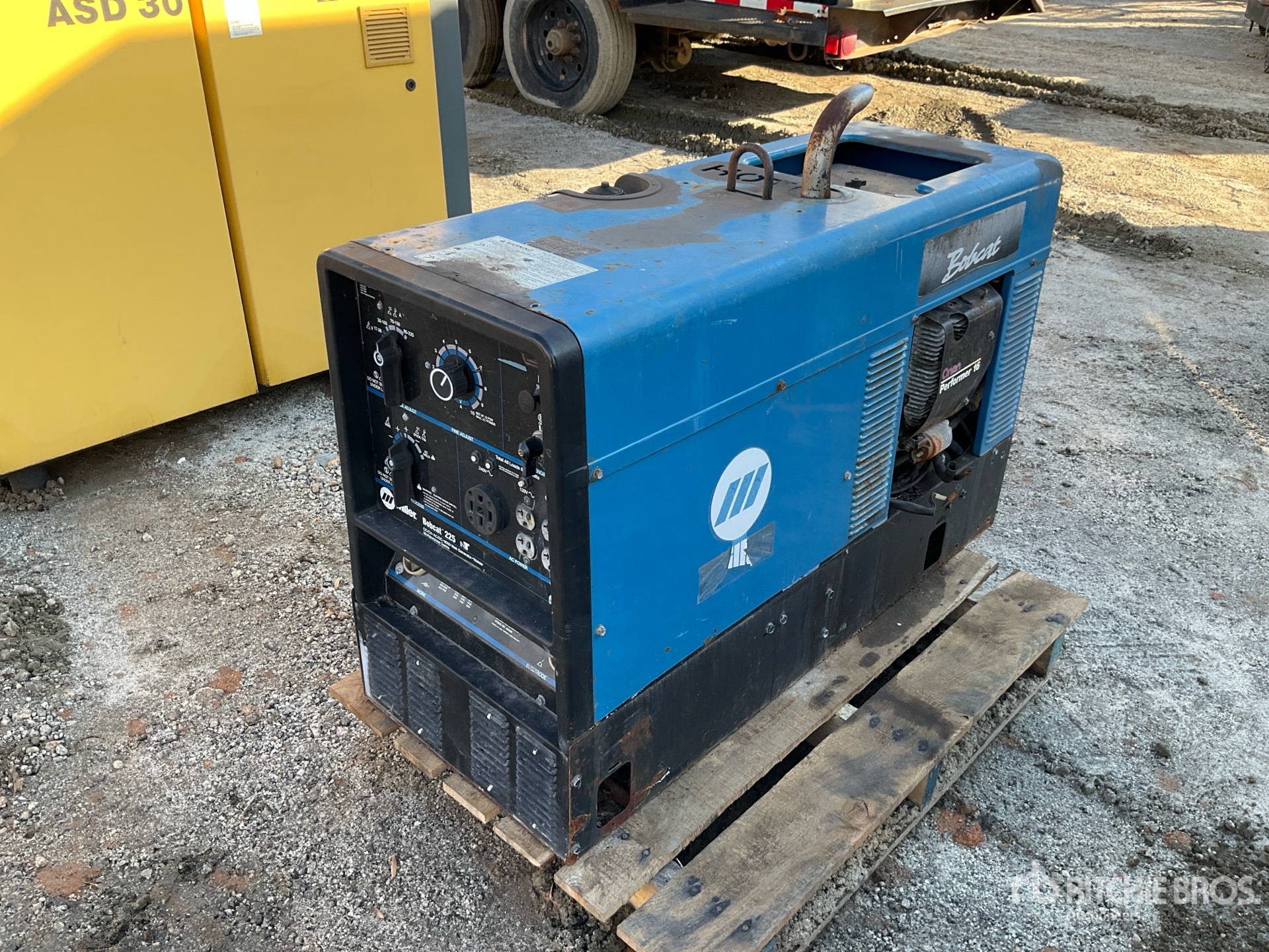 General Appearance with Foto, angolo anteriore sinistro