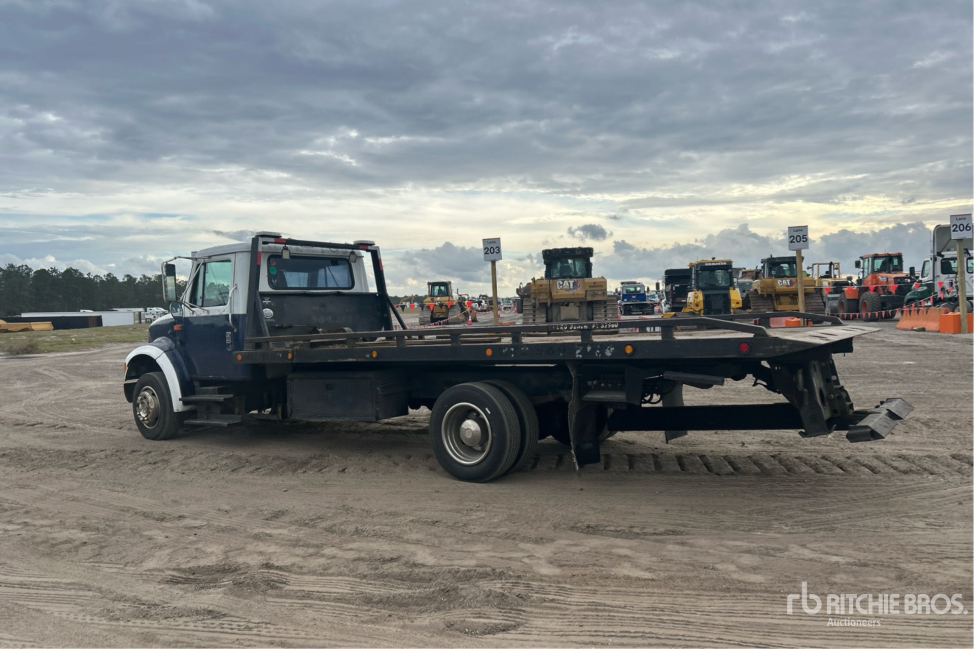 Aspect général with Image, coin arrière gauche